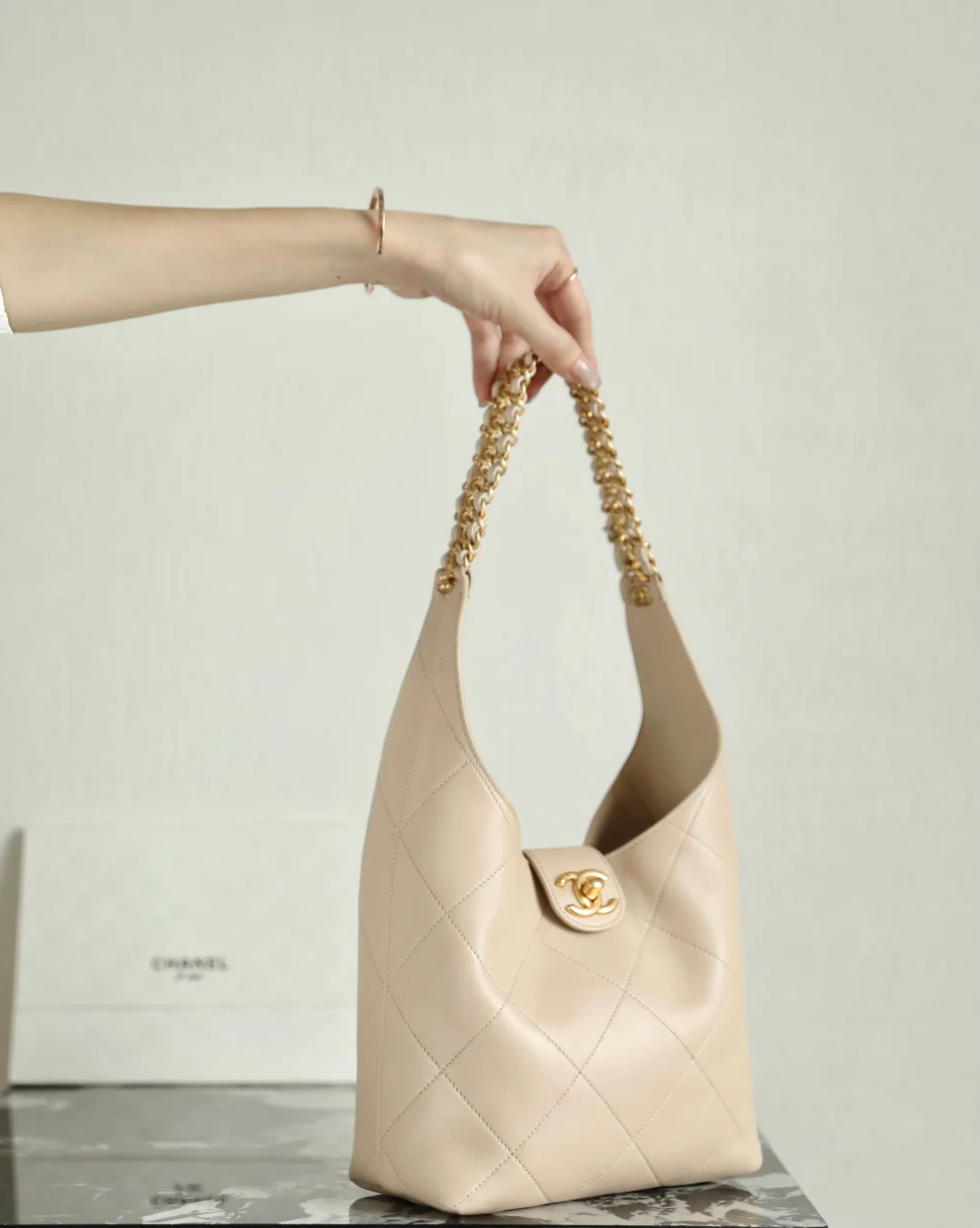 Chanel - ??? - Сумка в стиле хиппи ???? Маленькая - Светло-абрикосовый - Золотистая фурнитура