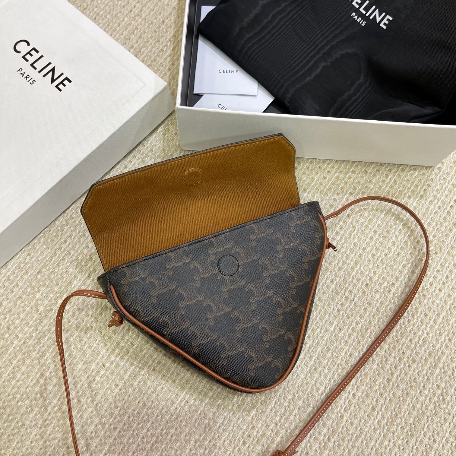 Треугольная сумка с монограммой Celine Arc de Triomphe