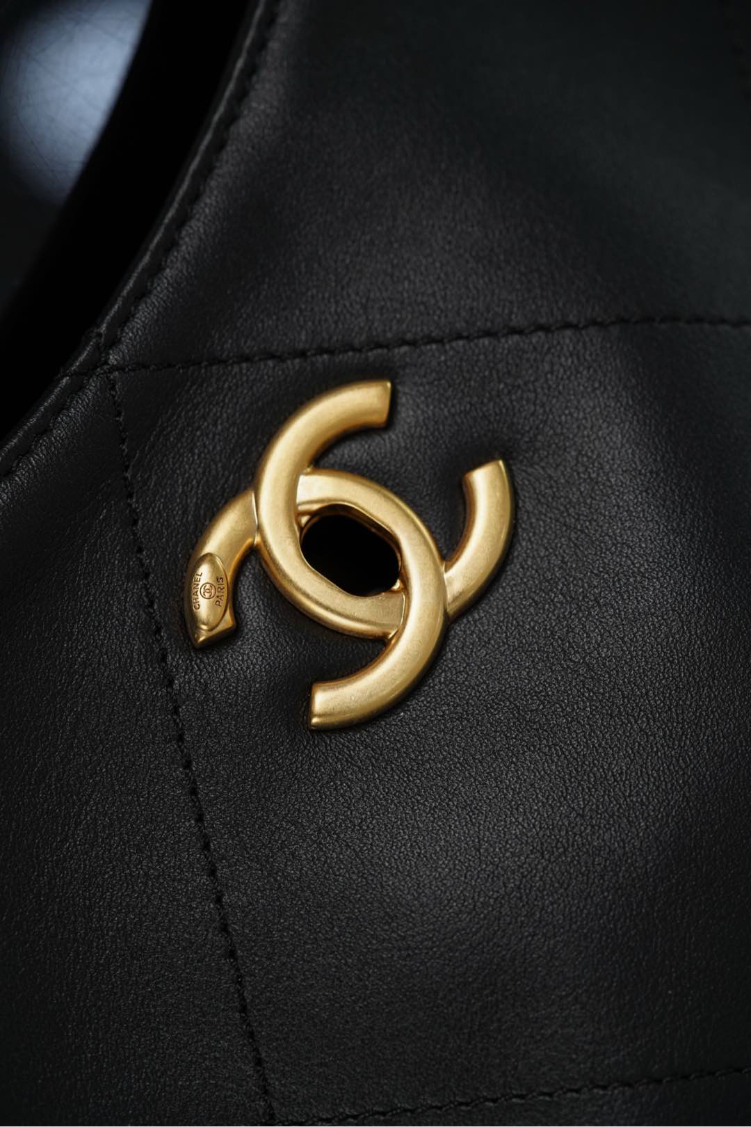 Маленькая сумка Chanel 25stote - черная