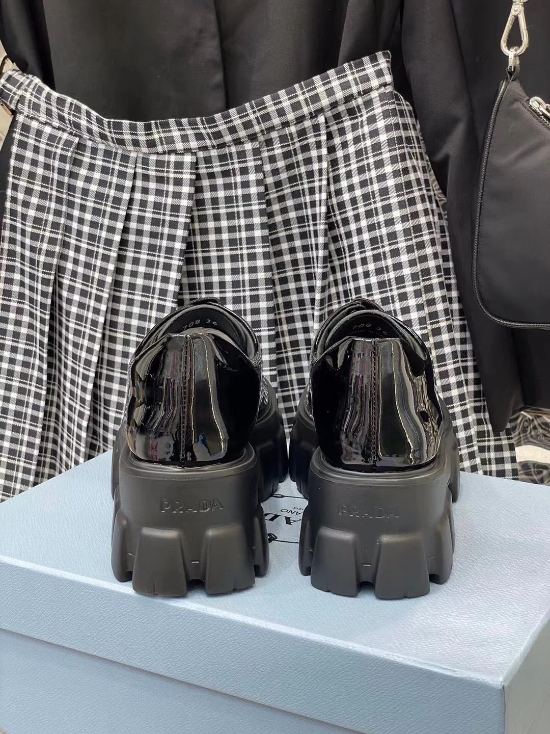 Повседневные туфли на платформе Prada 2024 - черные