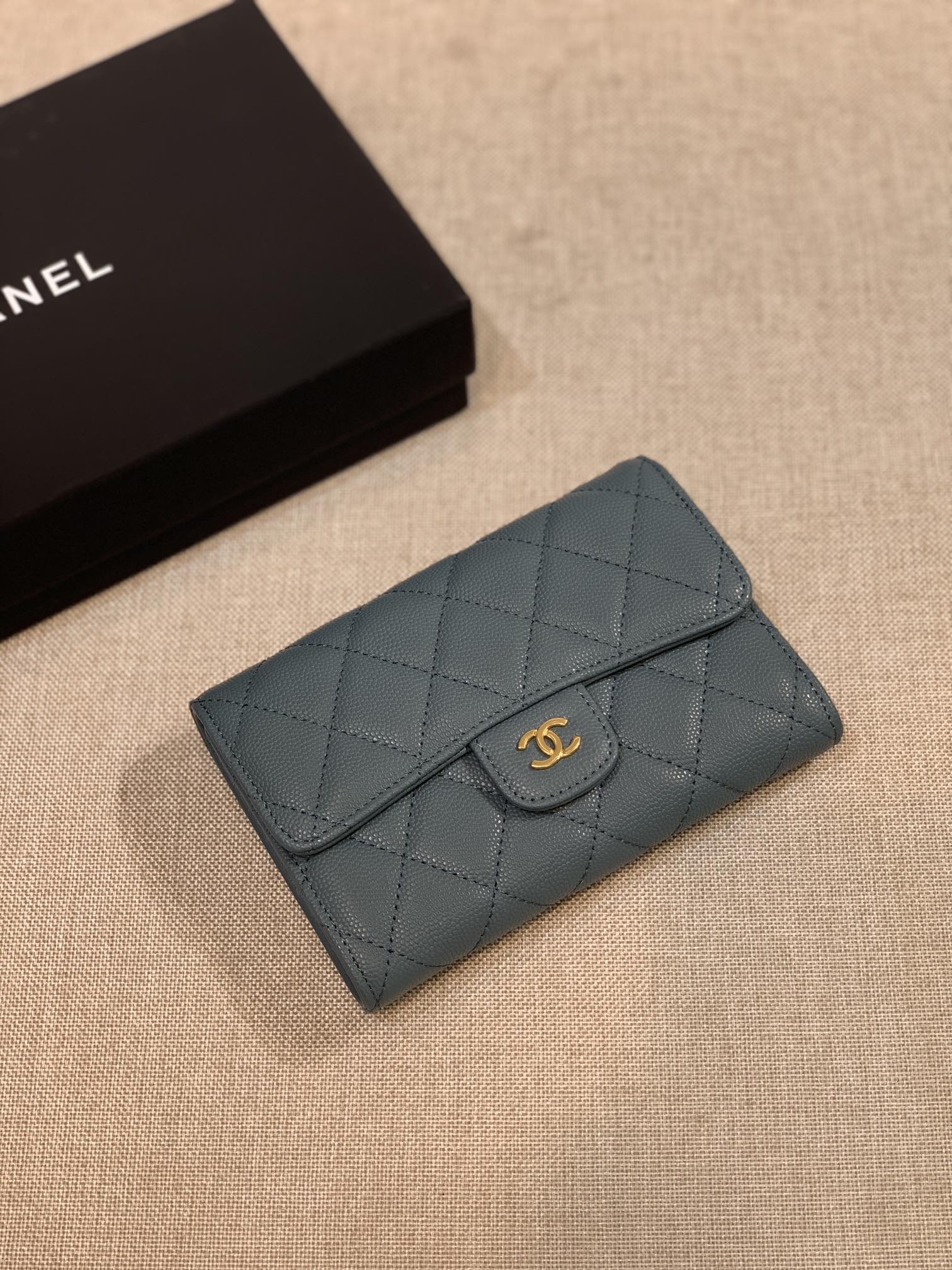 Chanel-经典CF 三折中夹 蓝色