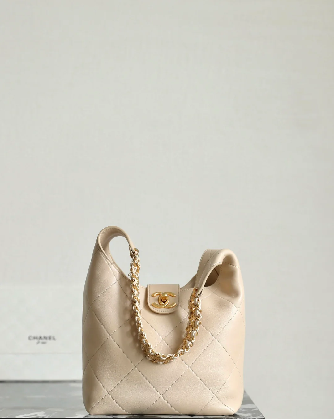 Chanel - ??? - Сумка в стиле хиппи ???? Маленькая - Светло-абрикосовый - Золотистая фурнитура