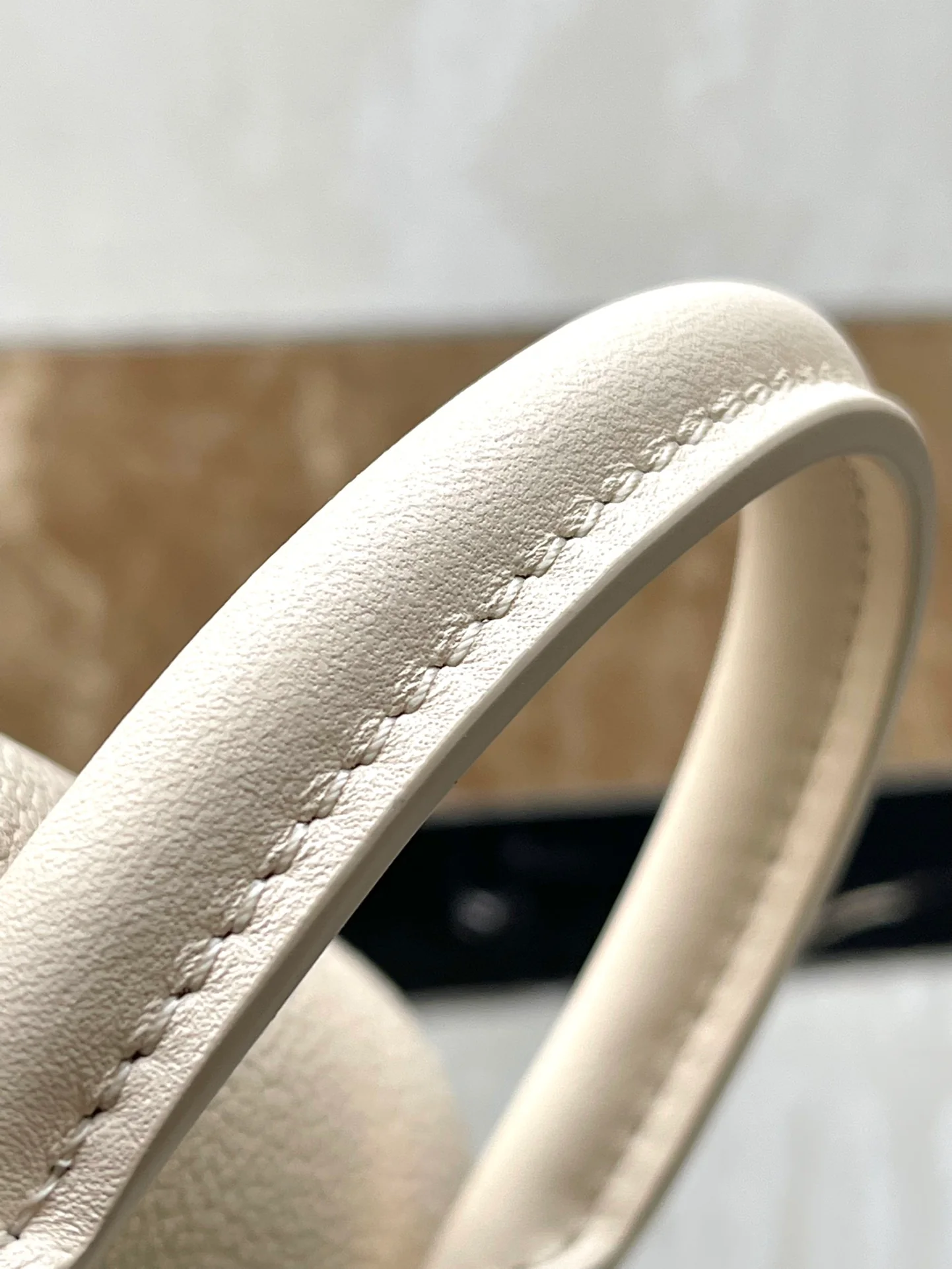 m45397-LV-own-White Backpack