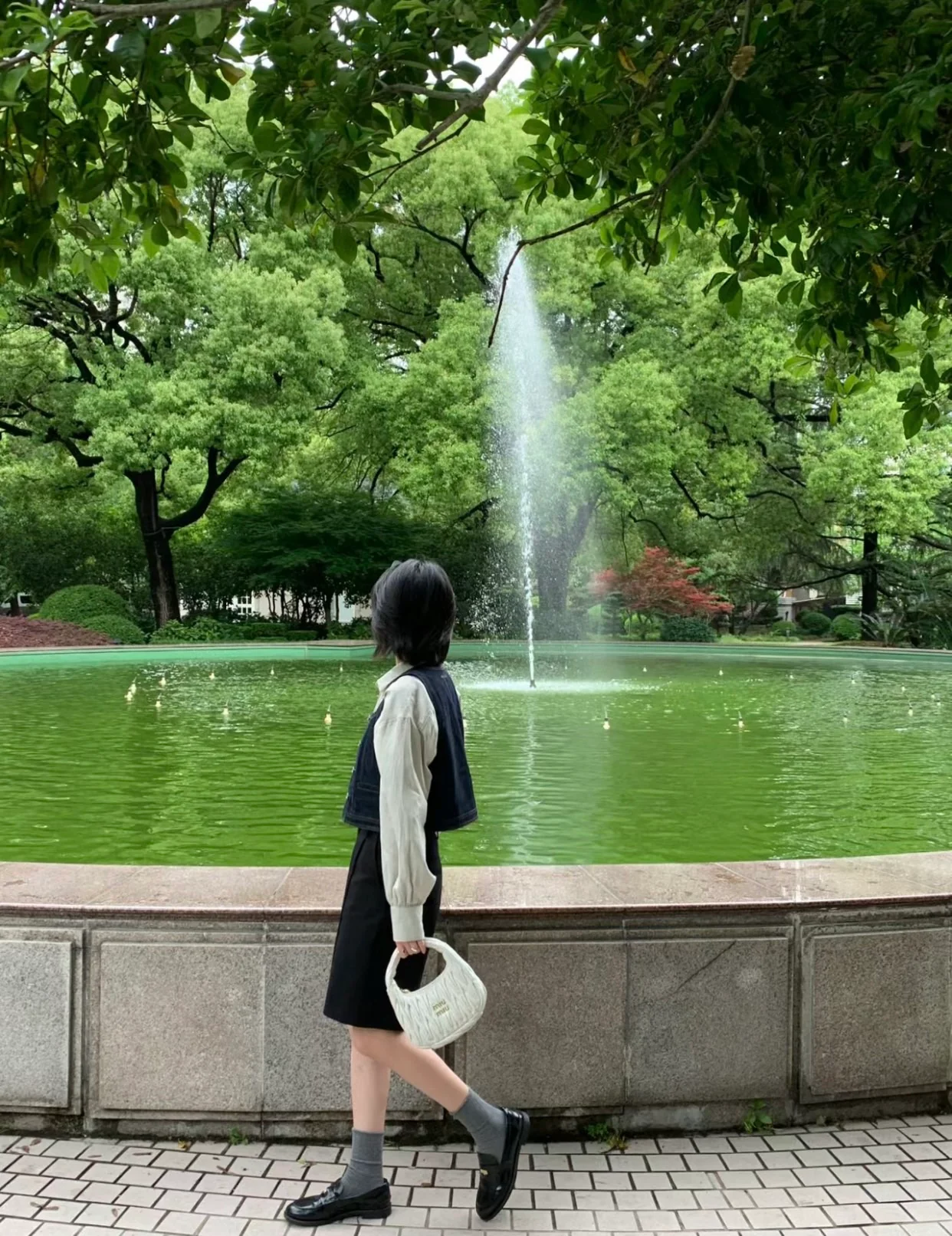 Сумка Miu Miu Wander — маленькая, из овечьей кожи — носите и делитесь с другими.