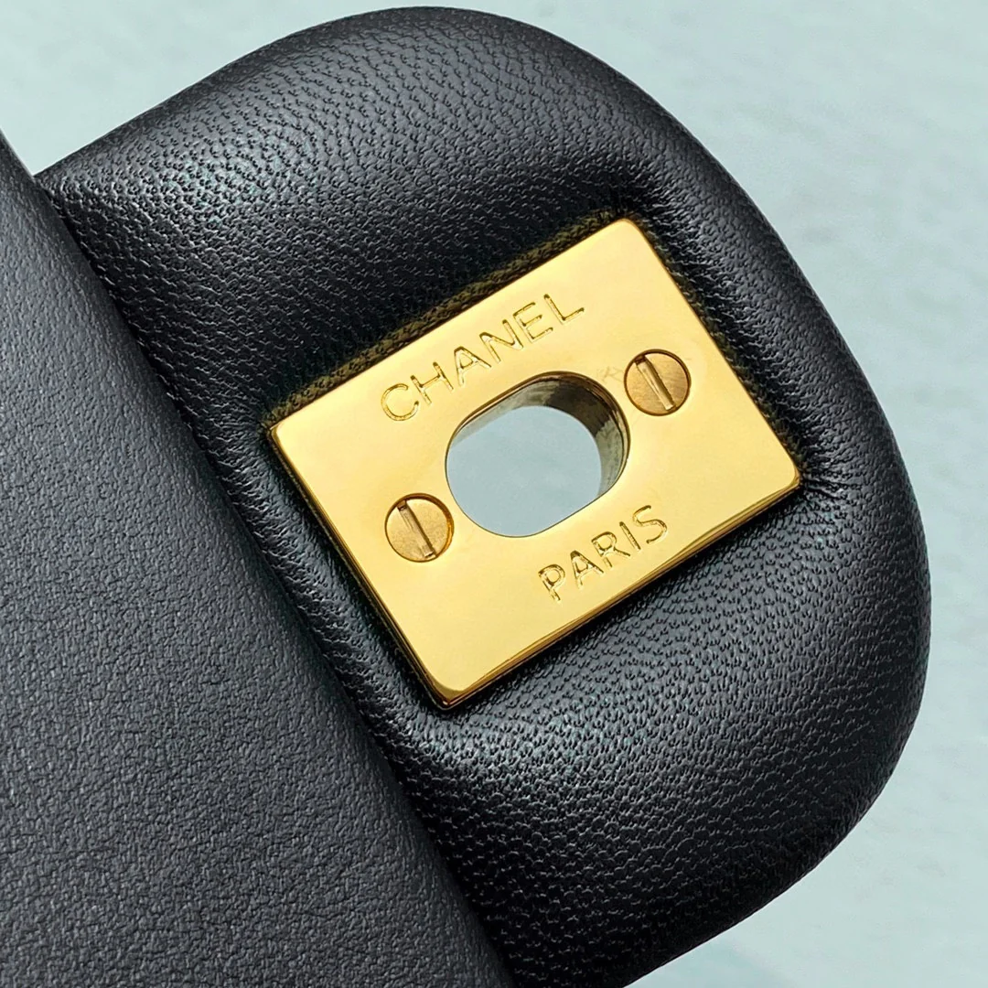 Сумка Chanel CF Medium - 23 см - из черной овечьей кожи с золотой пряжкой - CF23