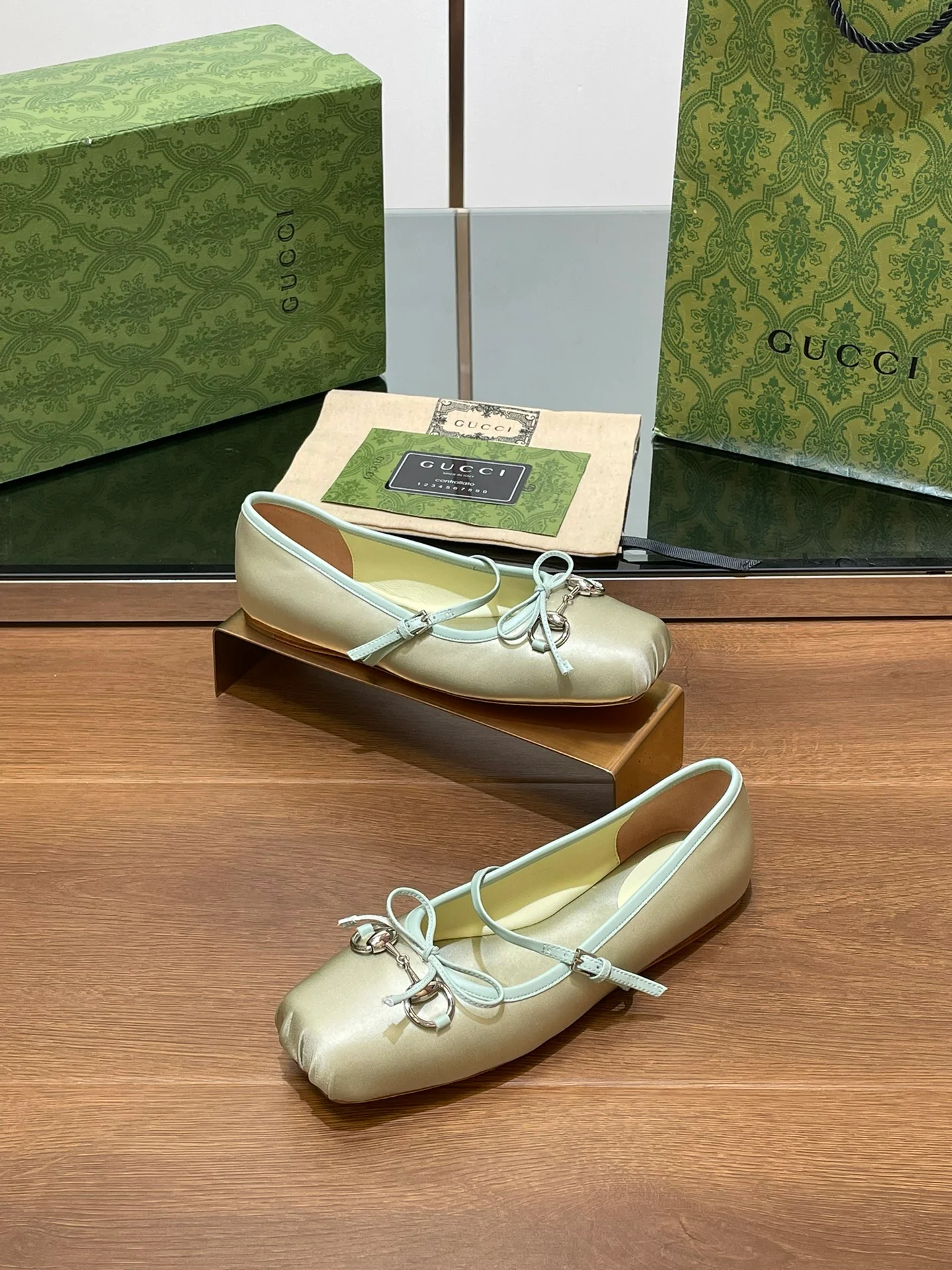 Балетки Gucci 2024 Ballet Step Buckle Flats - серебристые