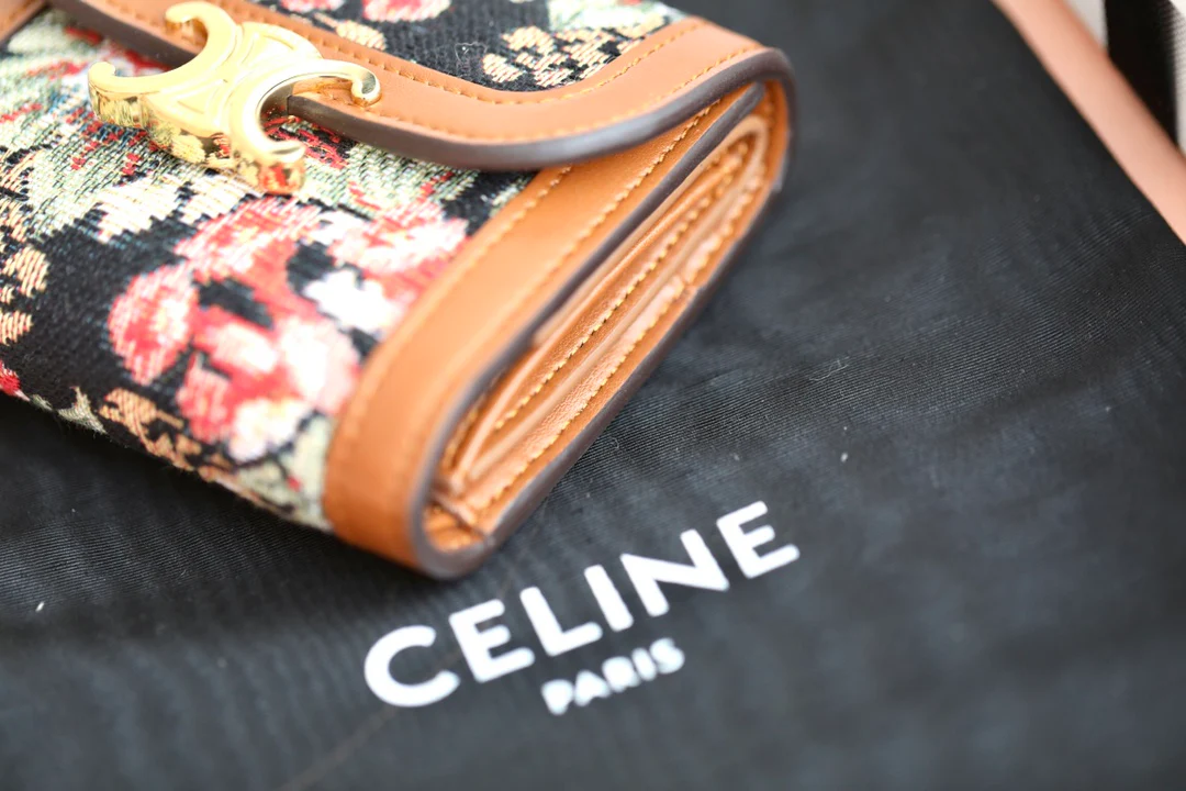 Celine 小号TRIOMPHE刺绣织物钱包-花卉