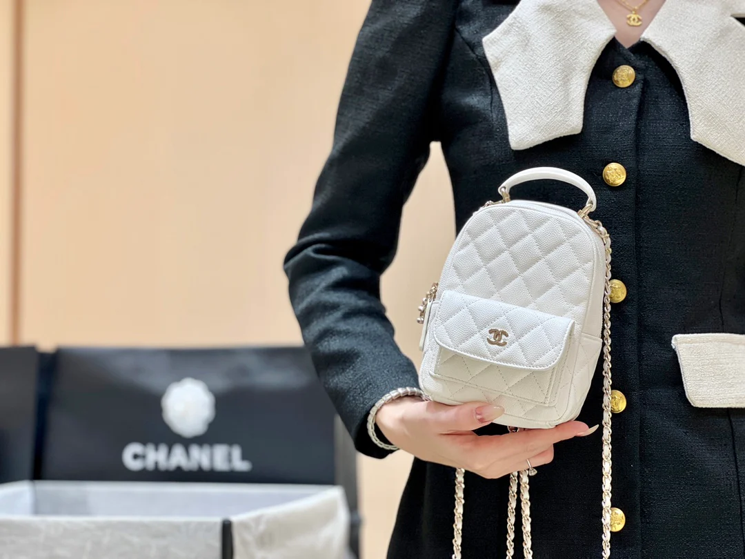 Новый оригинальный мини-рюкзак Chanel 24c - белый