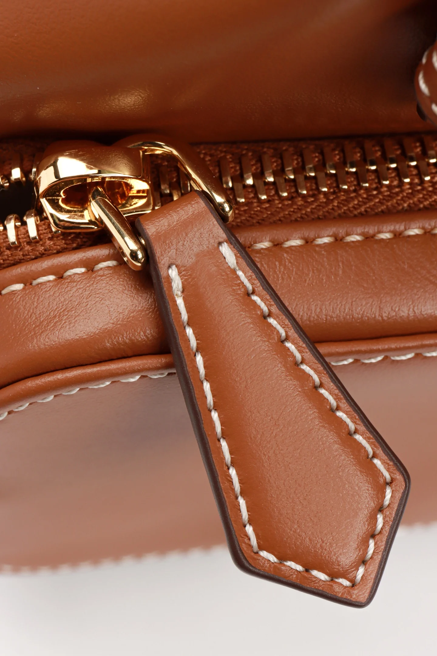 Рюкзак Miu Miu из канваса и кожи, маленький, коньячный.