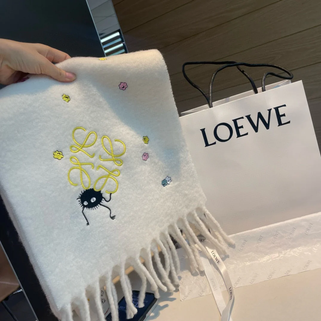 Мягкий шарф Loewe 2024 года в стиле 