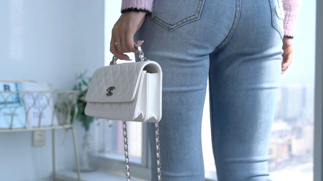 Chanel - Новая гармошка с ручками, украшенными стразами - Белая