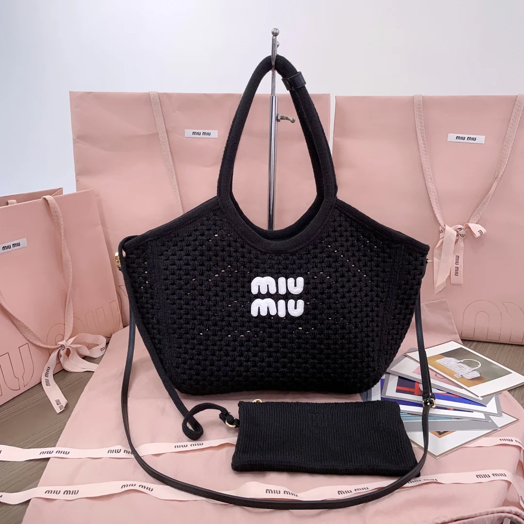 Сумка-тоут Miu Miu 5bg281 с ажурным плетением - черная