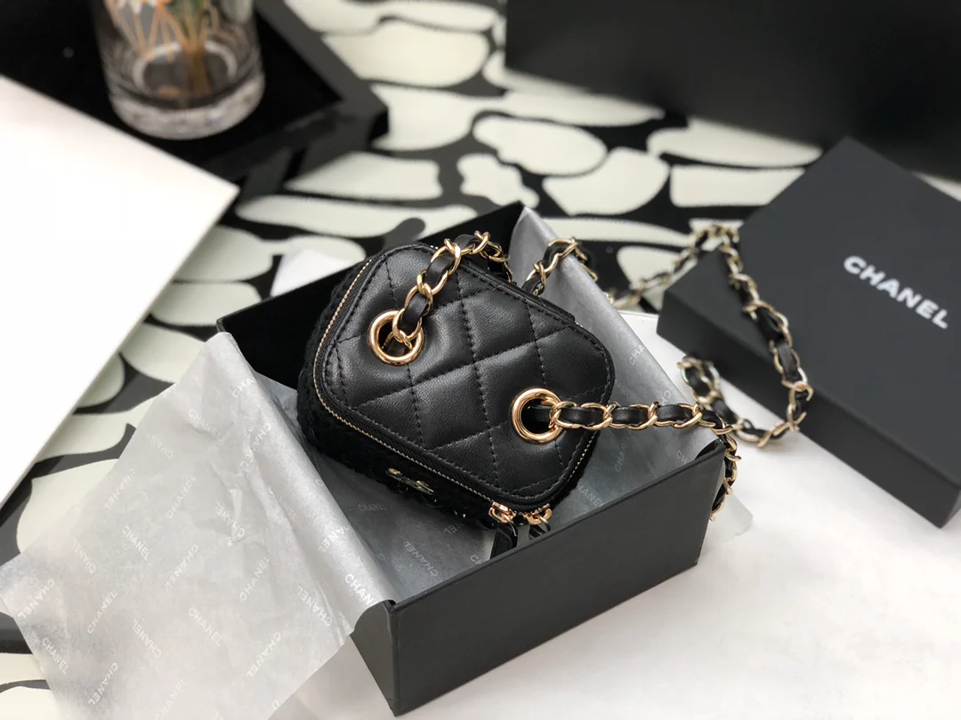 Новинка весеннего сезона 2022 года от Chanel - Woven Box - Черный