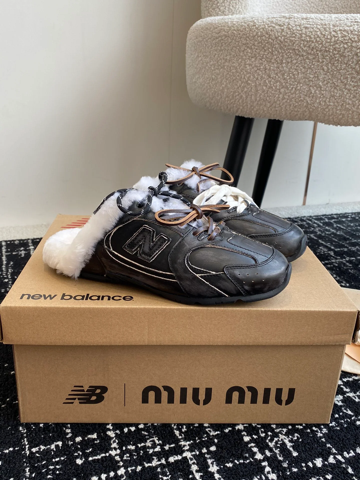 Шерстяные тапочки Miu Miu 2024 - черные