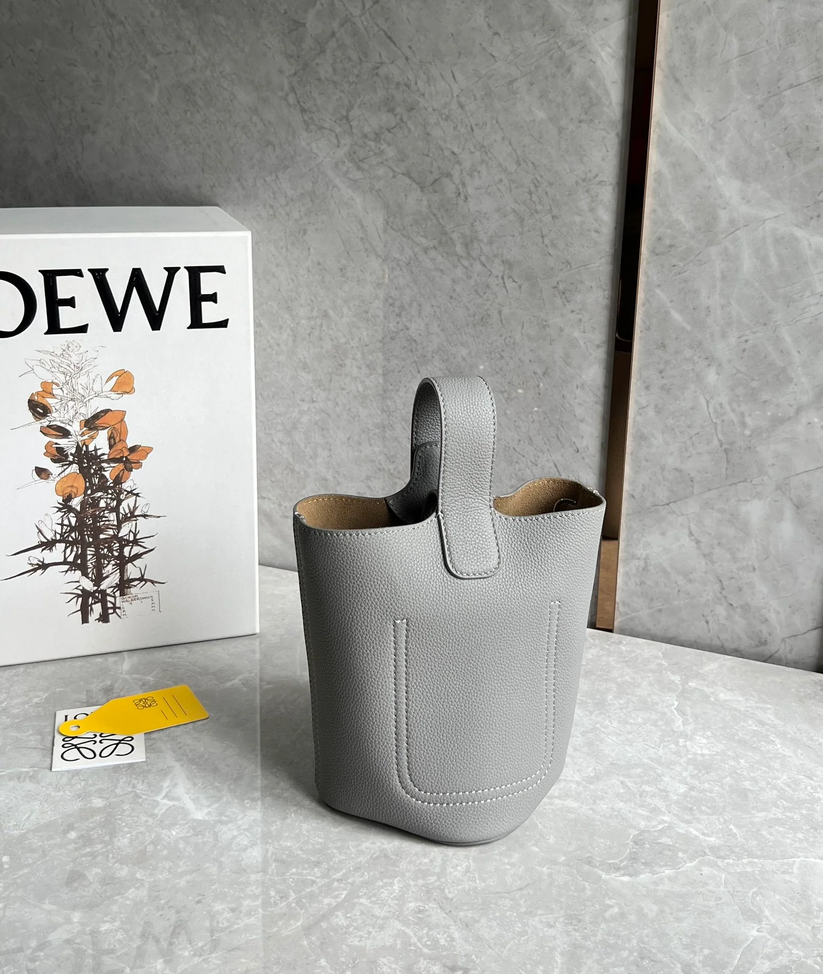 Сумка-ведро Loewe Pebble Bucket Mini Bucket Bag - Цементно-серый