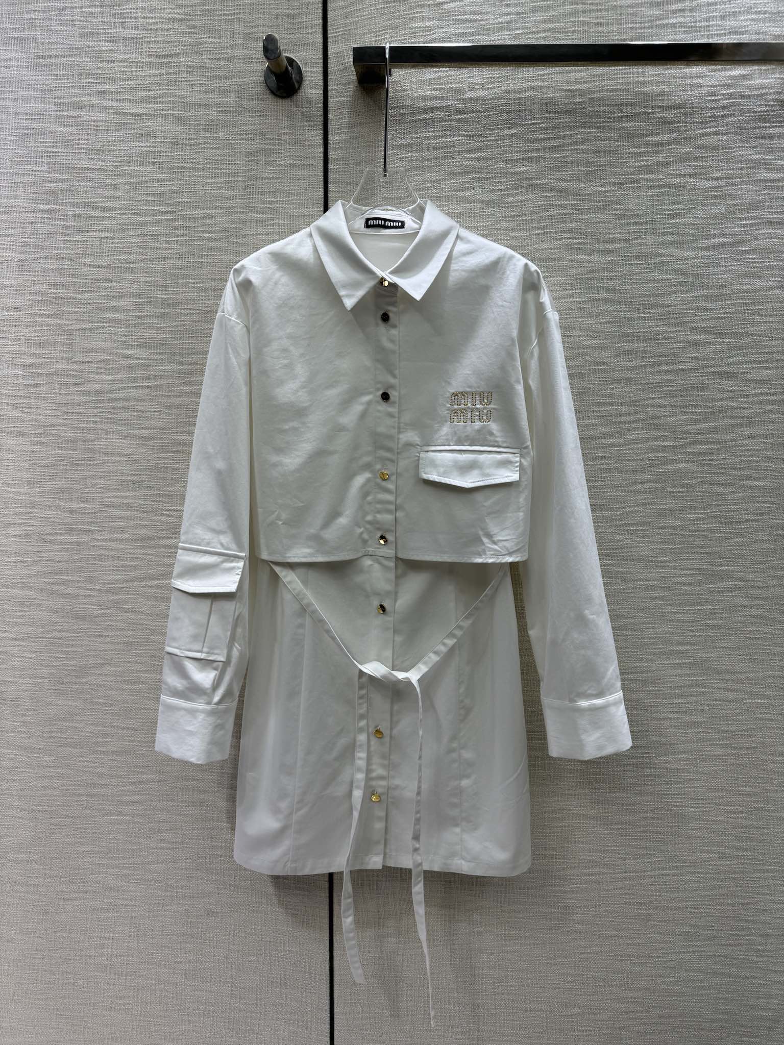 Miu Miu-2404 - Платье для работы с вышитым логотипом в виде петли