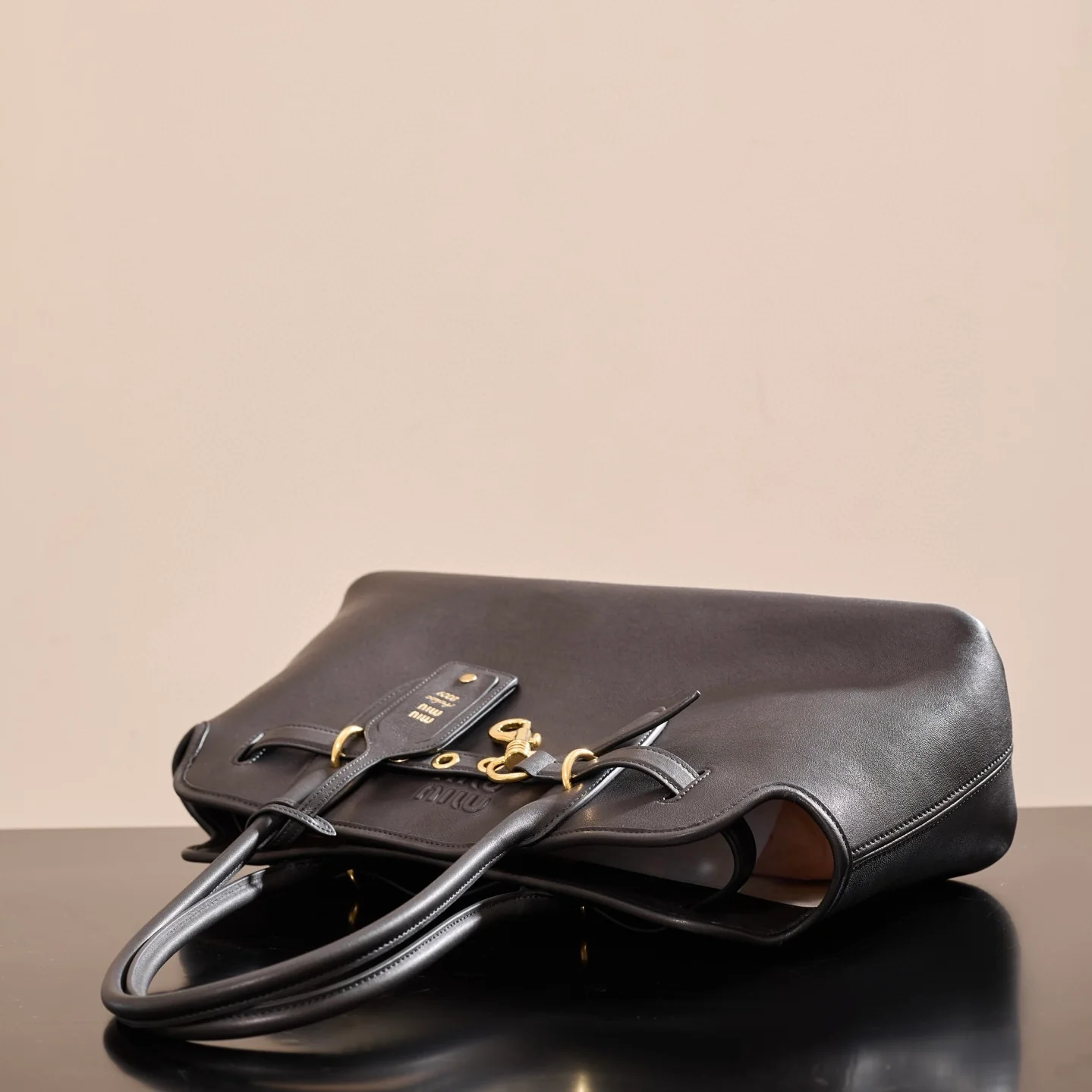 Сумка Miu Miu-5bg310m1680-????? из овечьей кожи, горизонтальная, черная.