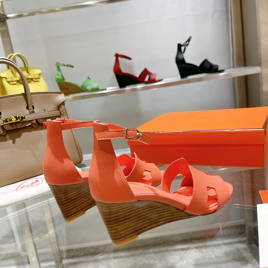 Новинки коллекции Hermes весна/лето 2022 - Сандалии на высоком каблуке - 3