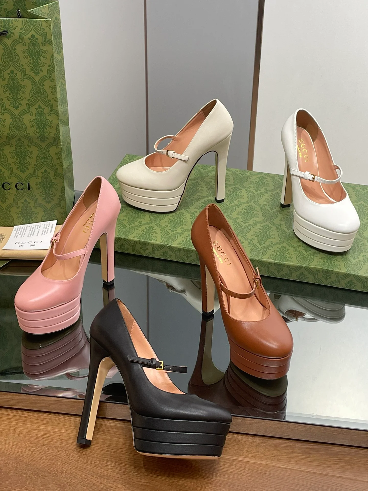 Новинка сезона осень/зима 2023 от Gucci — туфли на платформе ?Мэри Джейн? — черные.