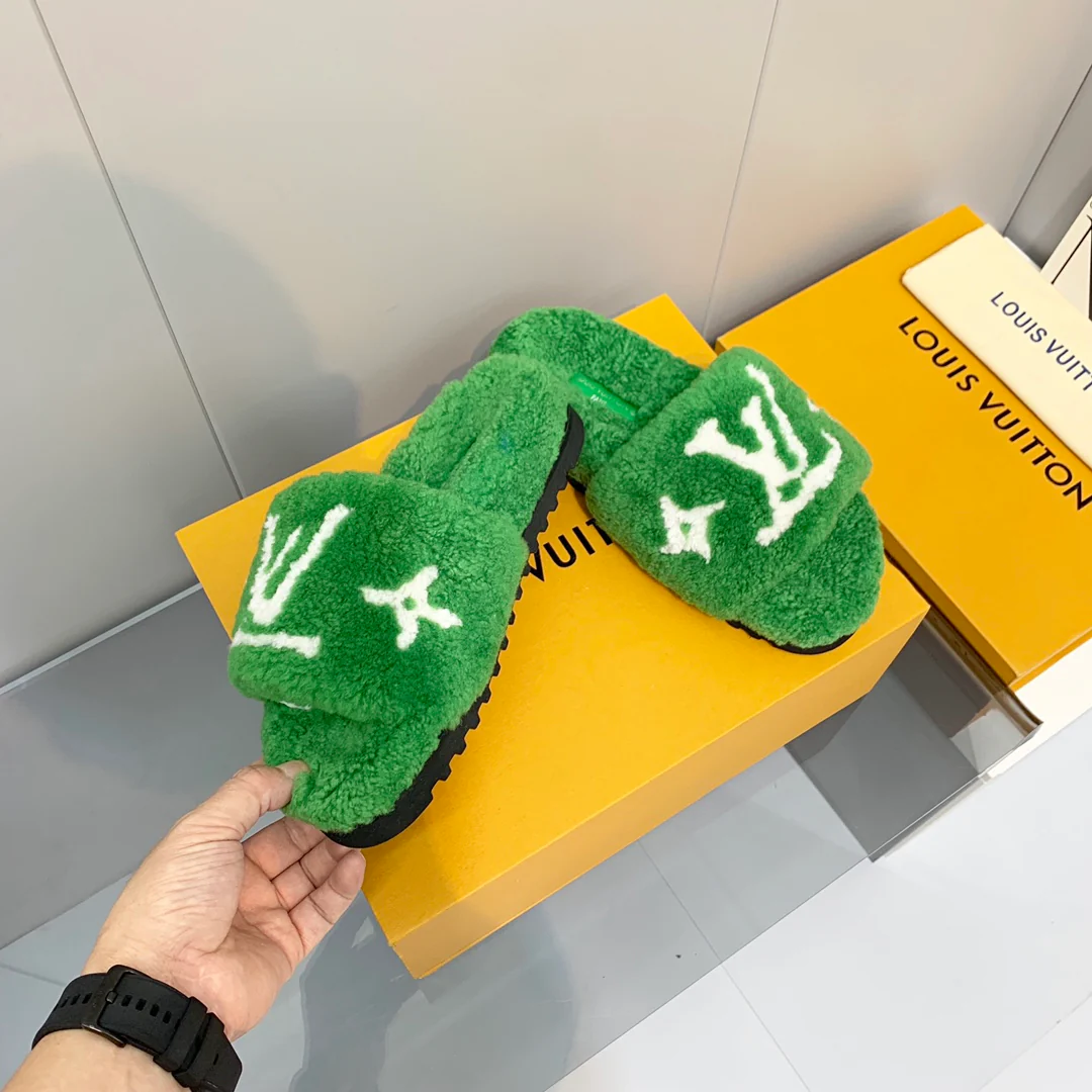 Новинка ранней весны 2022 года от LV - Меховые тапочки - Зеленые