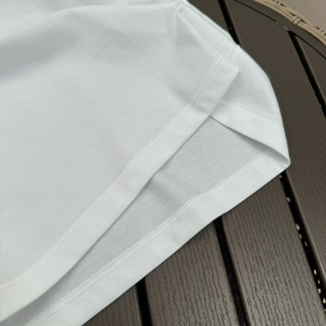 Футболка с коротким рукавом Celine-2403 с узором в виде сердечек.