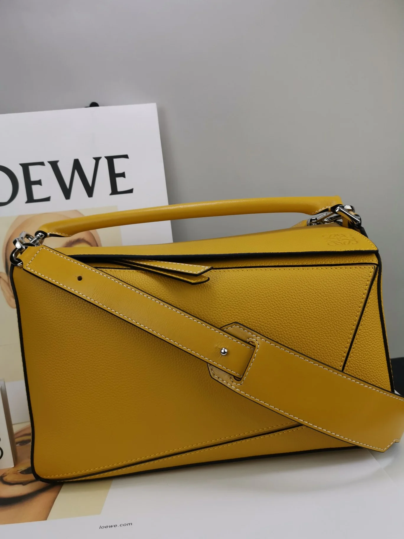 Сумка Loewe Puzzle, телячья кожа, средний размер, 17