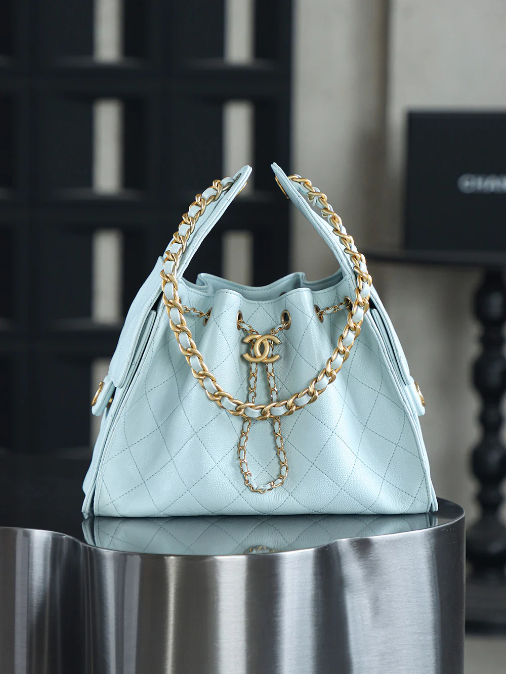 Сумка Chanel 25c Hippie Hobo Small Macaron с золотой пряжкой