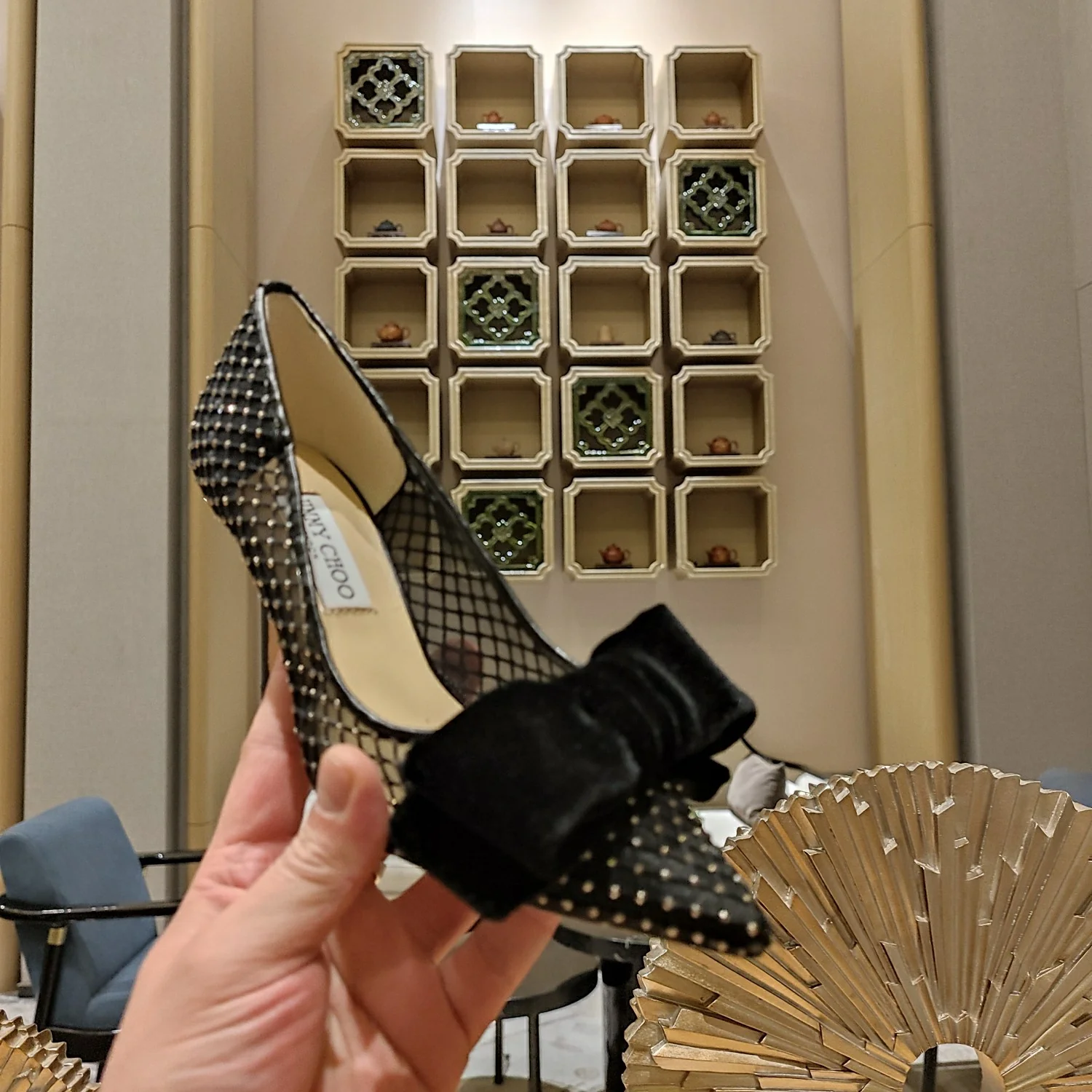 Jimmy - Туфли на высоком каблуке с сетчатыми вставками и стразами.