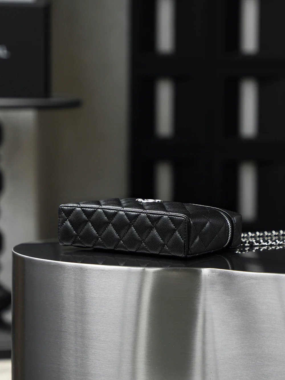 Сумка Chanel 25b Star Buckle LP Box Bag - черная с серебряной пряжкой.