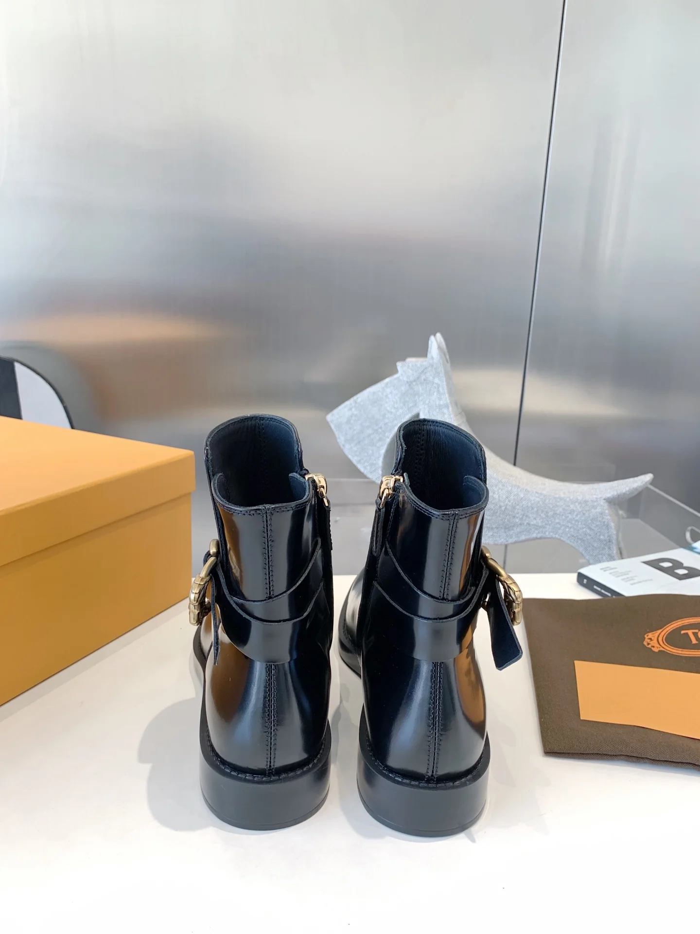 Ботинки челси Tods с головой льва - черные