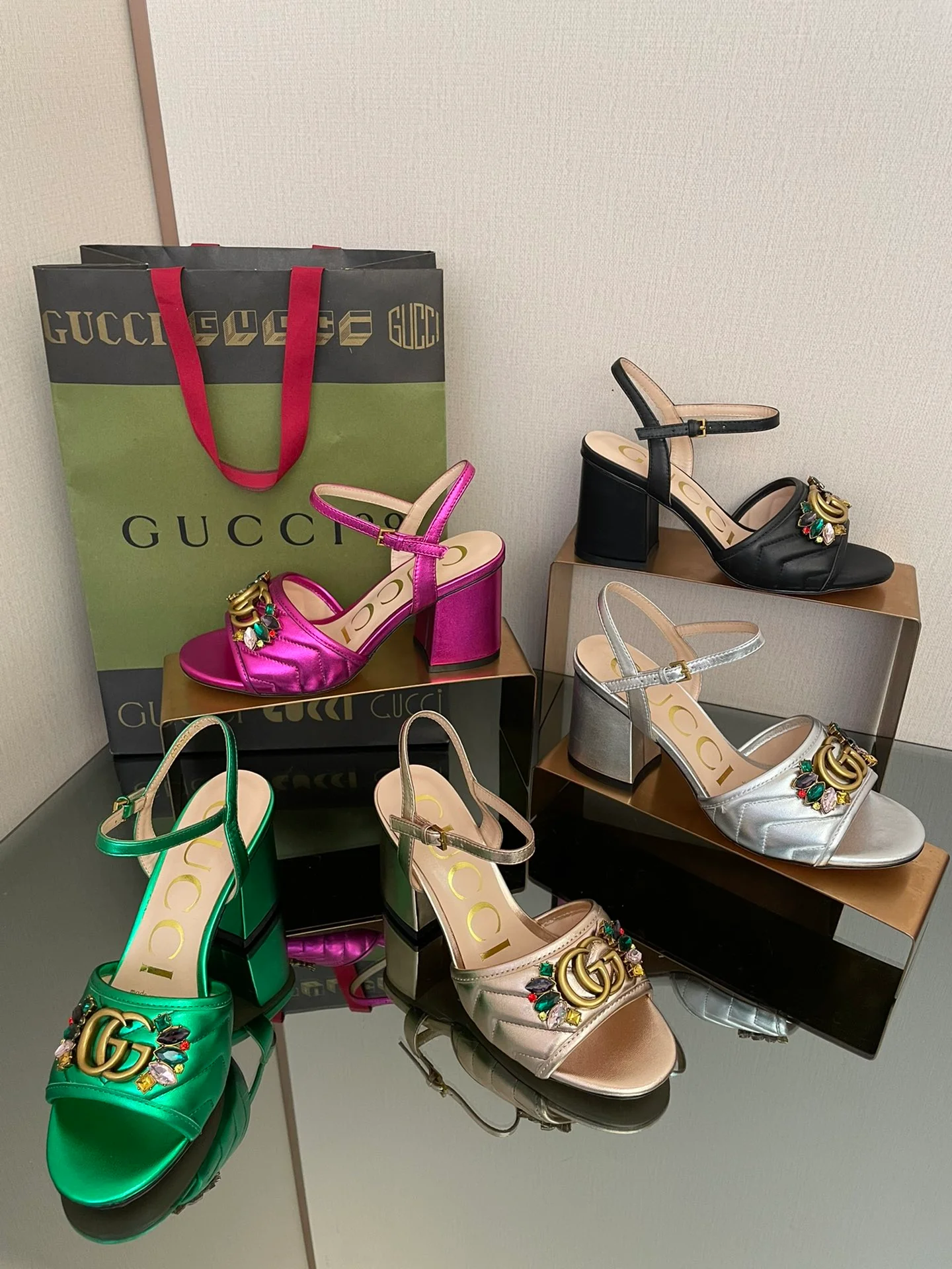 Босоножки Gucci 2022 на высоком каблуке, украшенные стразами - 2 шт.