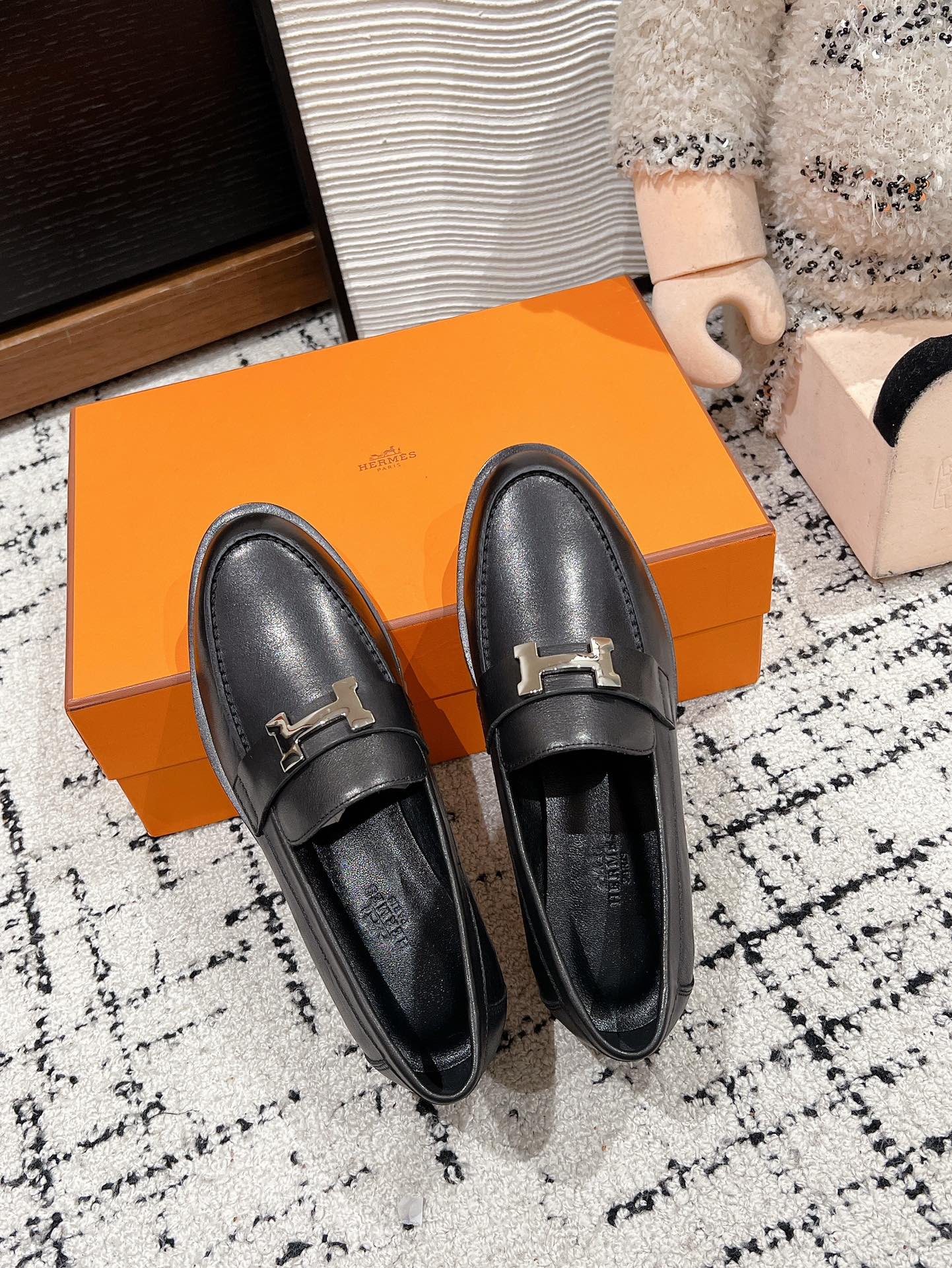 Лоферы Hermes 2024h с пряжкой - черные