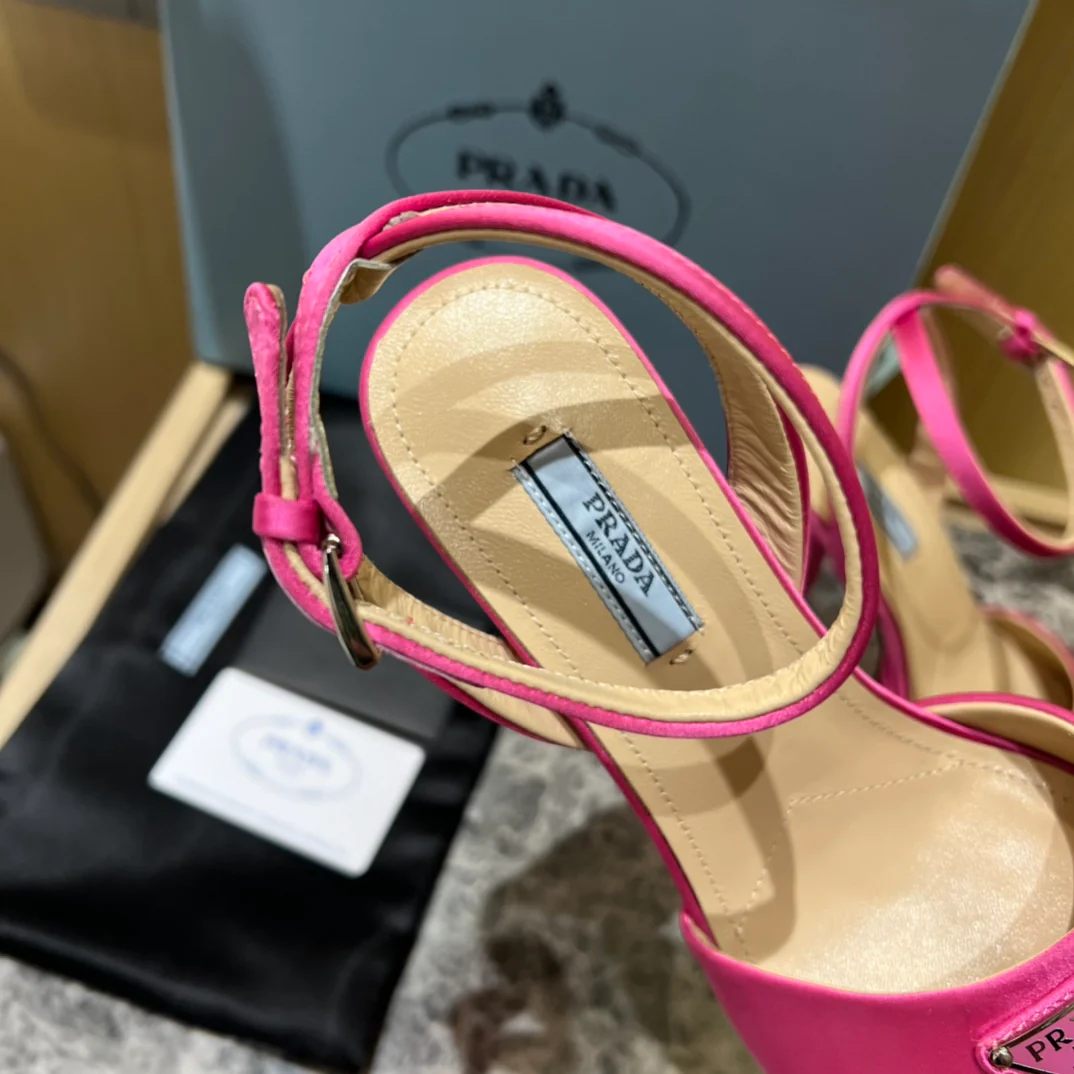 Prada - Атласные босоножки на платформе и высоком каблуке - Розовые