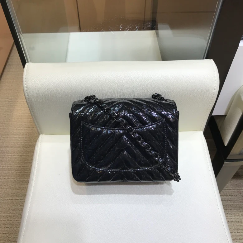 Коллекция Chanel Весна/Лето 2018 - Плиссированная металлизированная кожа - Телячья кожа - Сумка CF - 17 см - 1