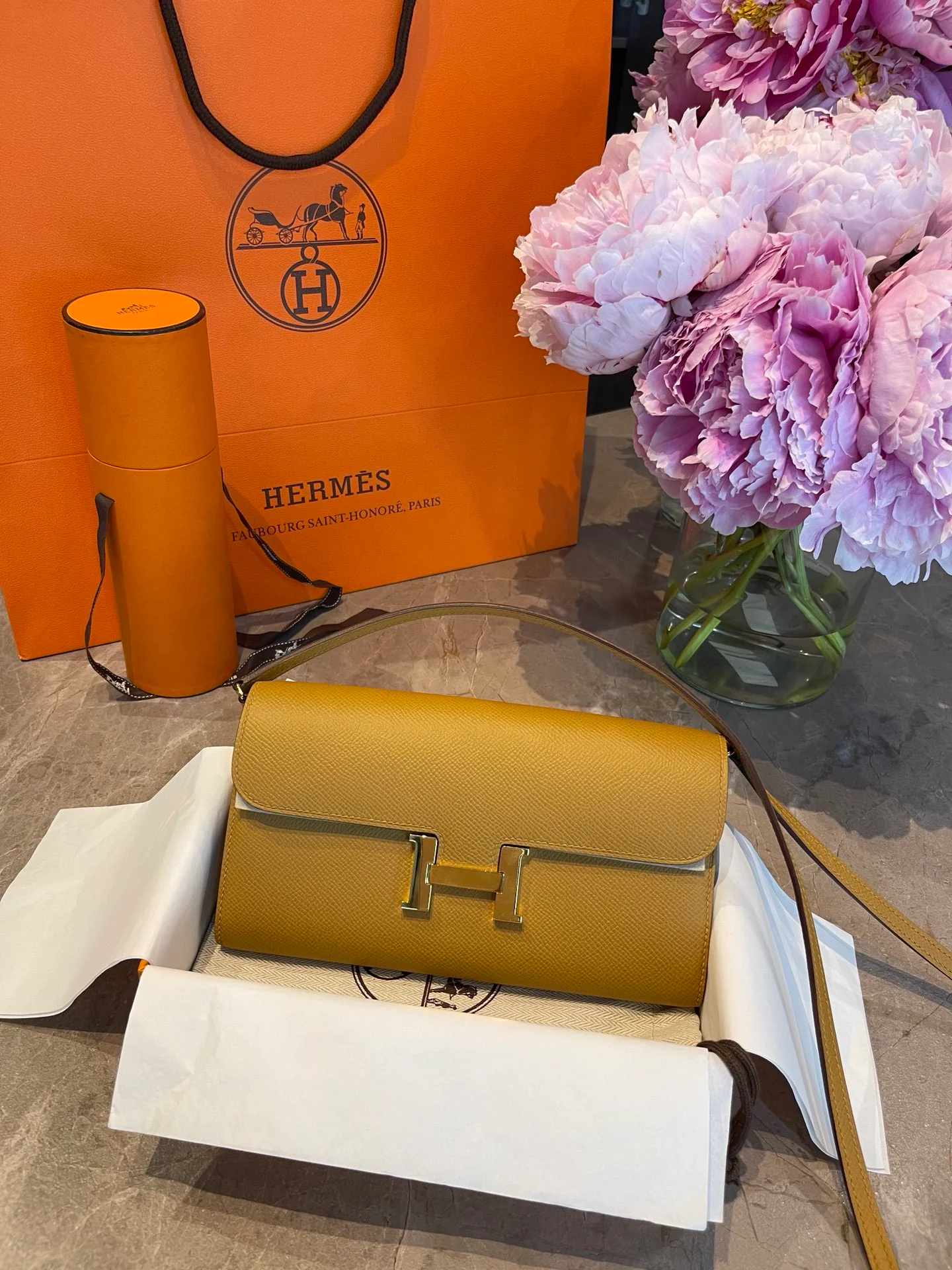 Горчично-желтый цвет Hermes-Constance-Togo