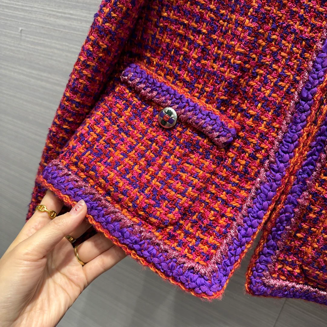 Chanel - 2403 - Новинка ранней весны: короткий жакет из красной и фиолетовой клетчатой ??марли.