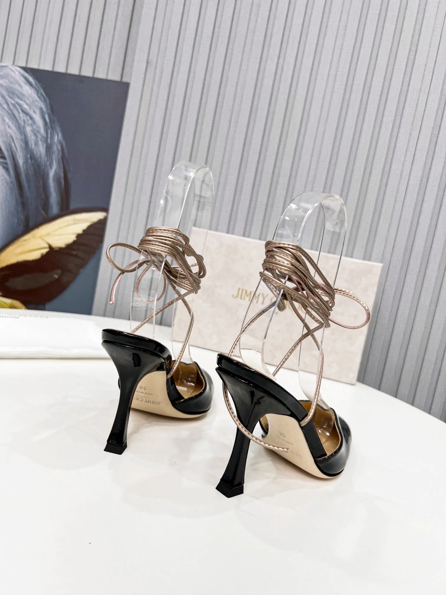 Босоножки Jimmy с острым носком и ремешками - черные