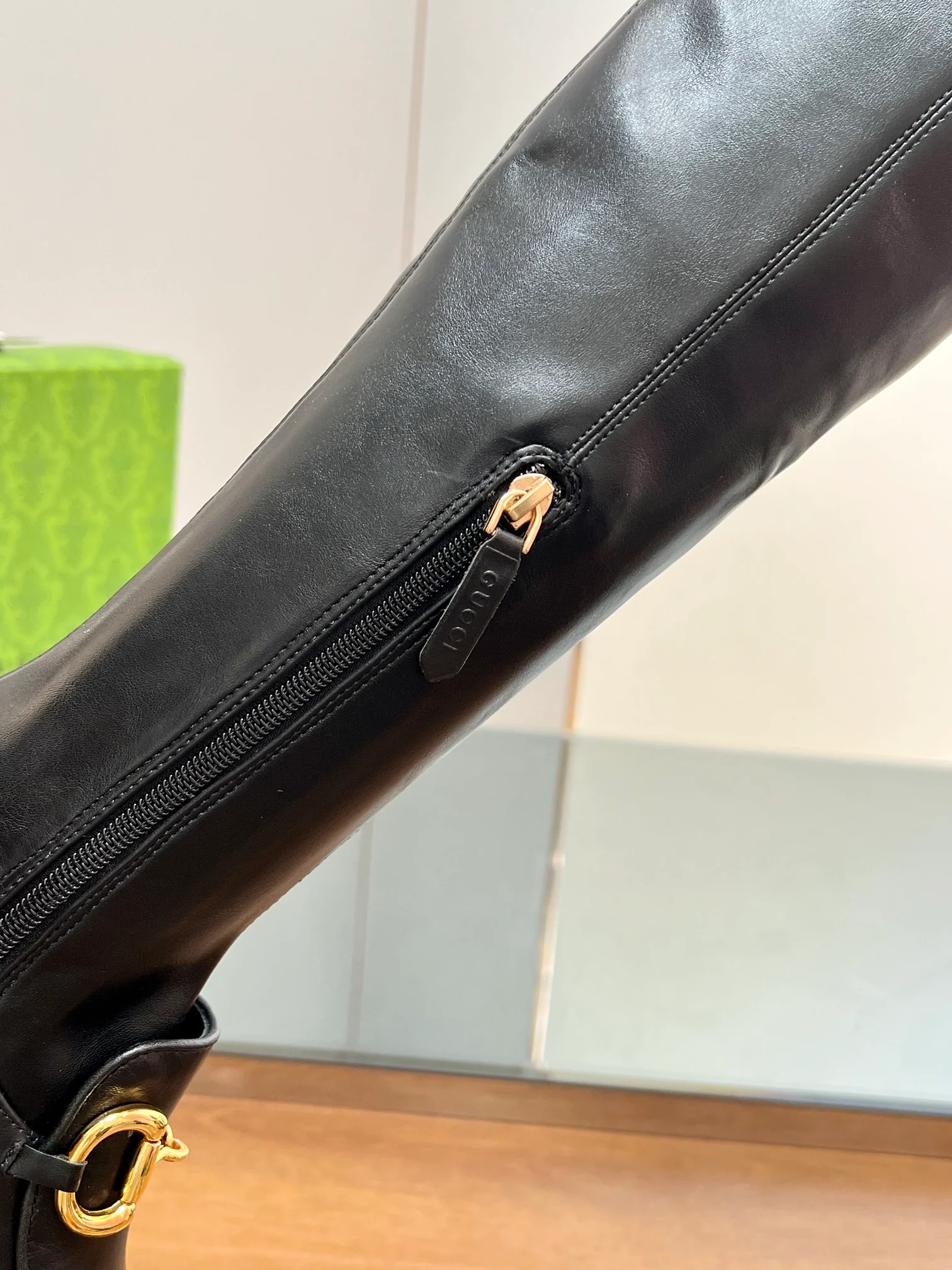 Новинка начала осени 2023 года от Gucci — Эластичные ботфорты с пряжкой ?Конская уздечка? — Черные