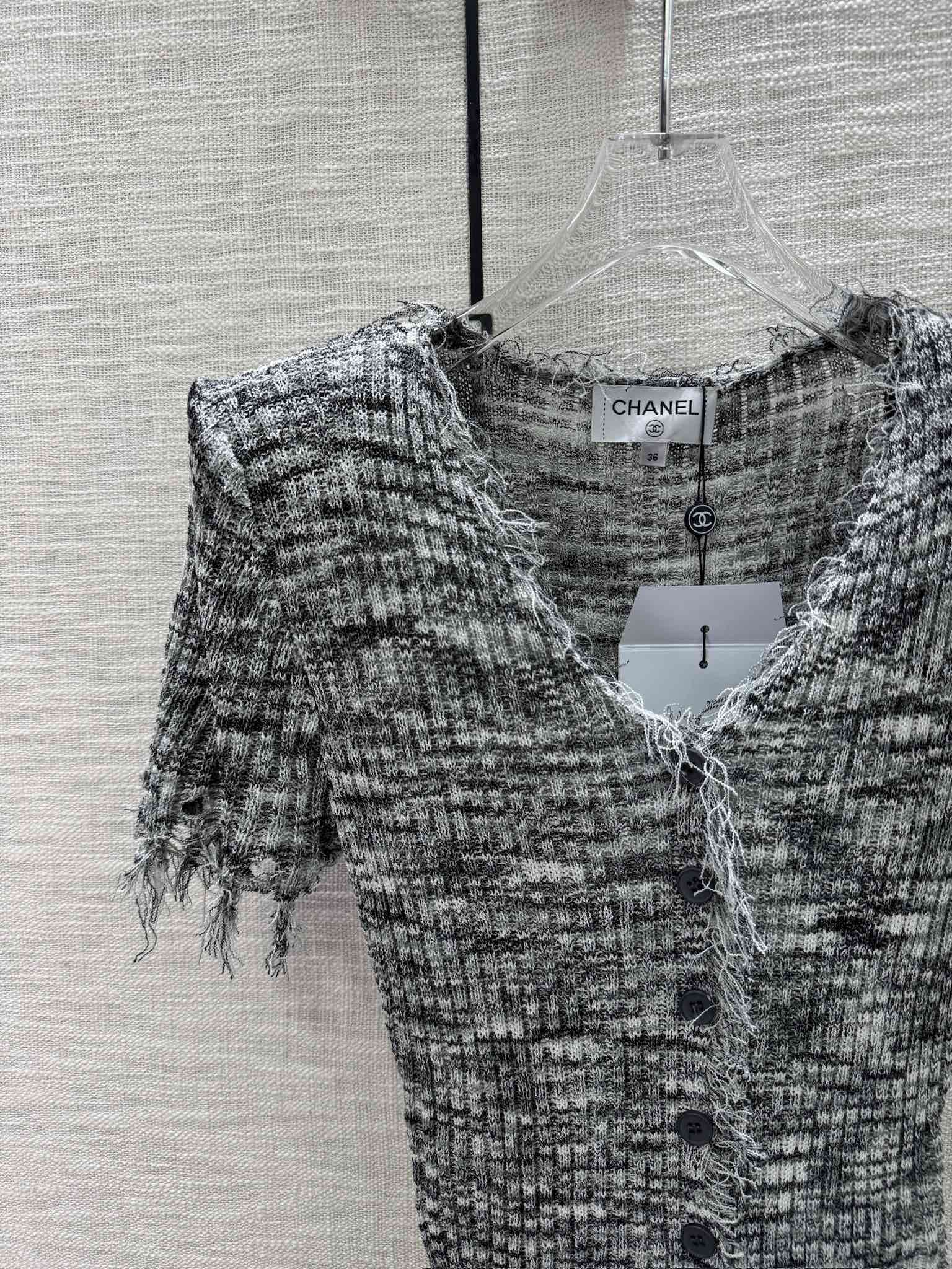 Chanel 2404 - Вязаный кардиган с короткими рукавами и бахромой - Абрикосовый - Черный