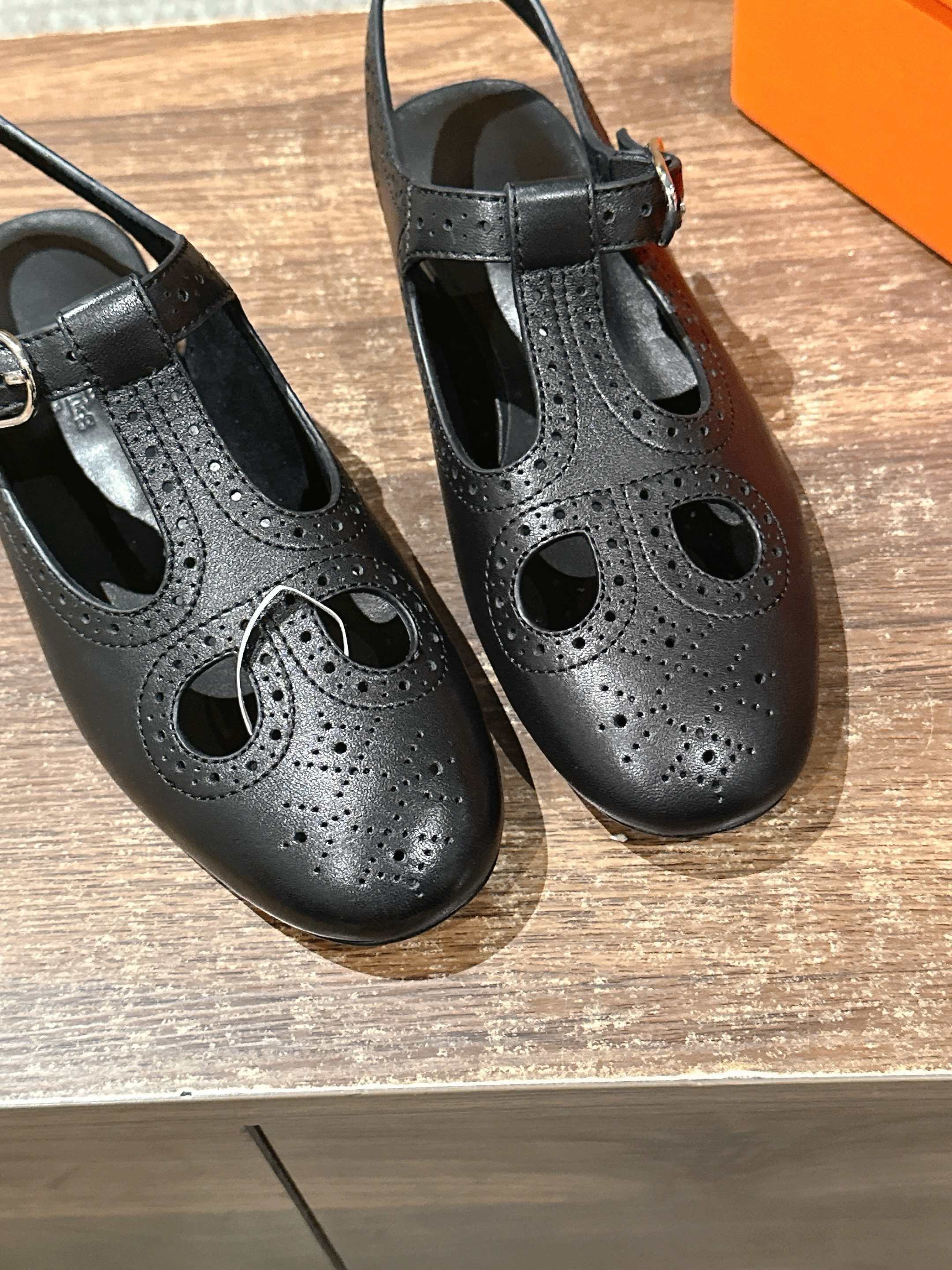 Кожаные сандалии-гилли Hermes с открытой пяткой - черные