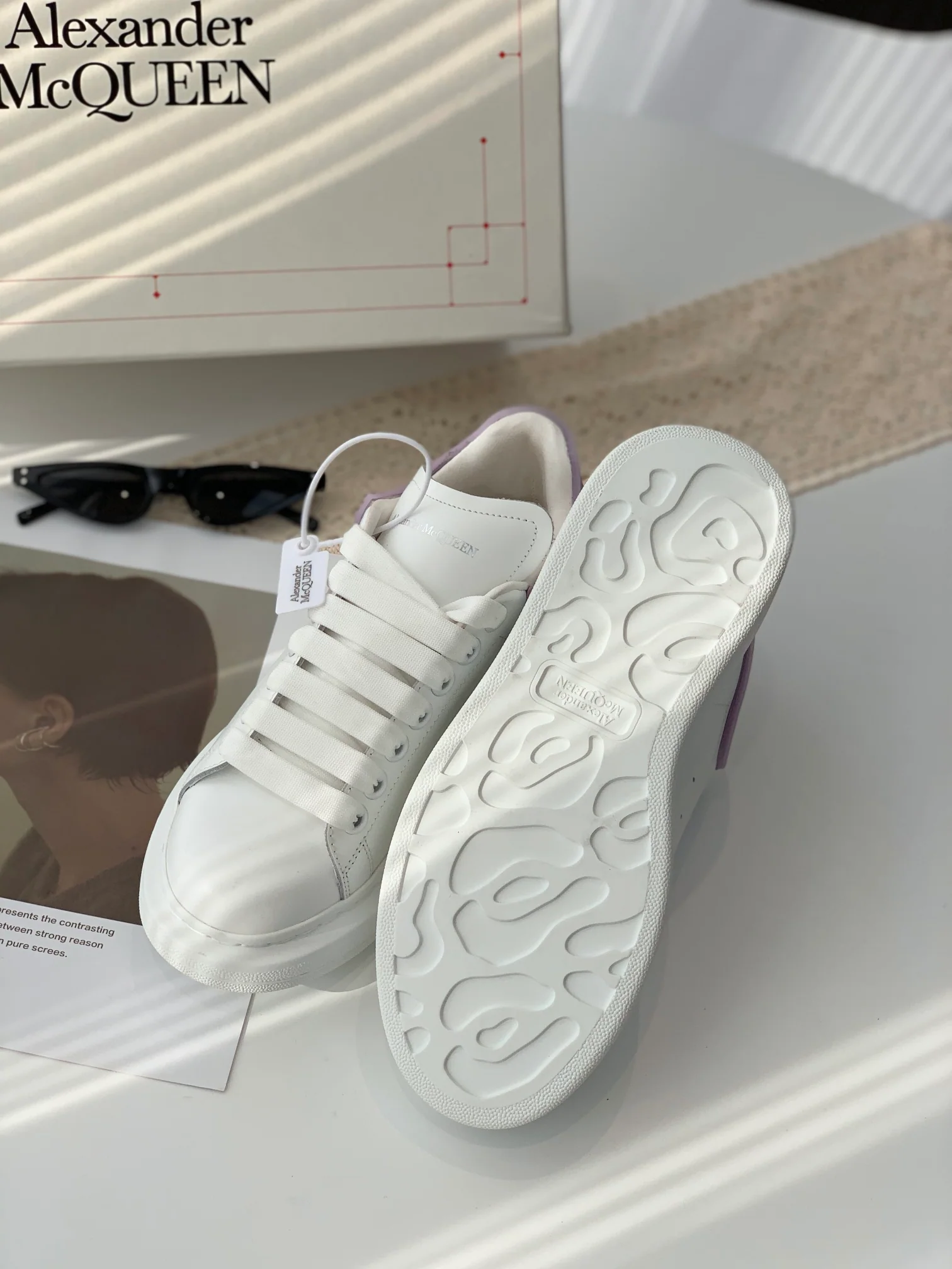 McQueen - Улучшенные классические белые кроссовки - Фиолетовые