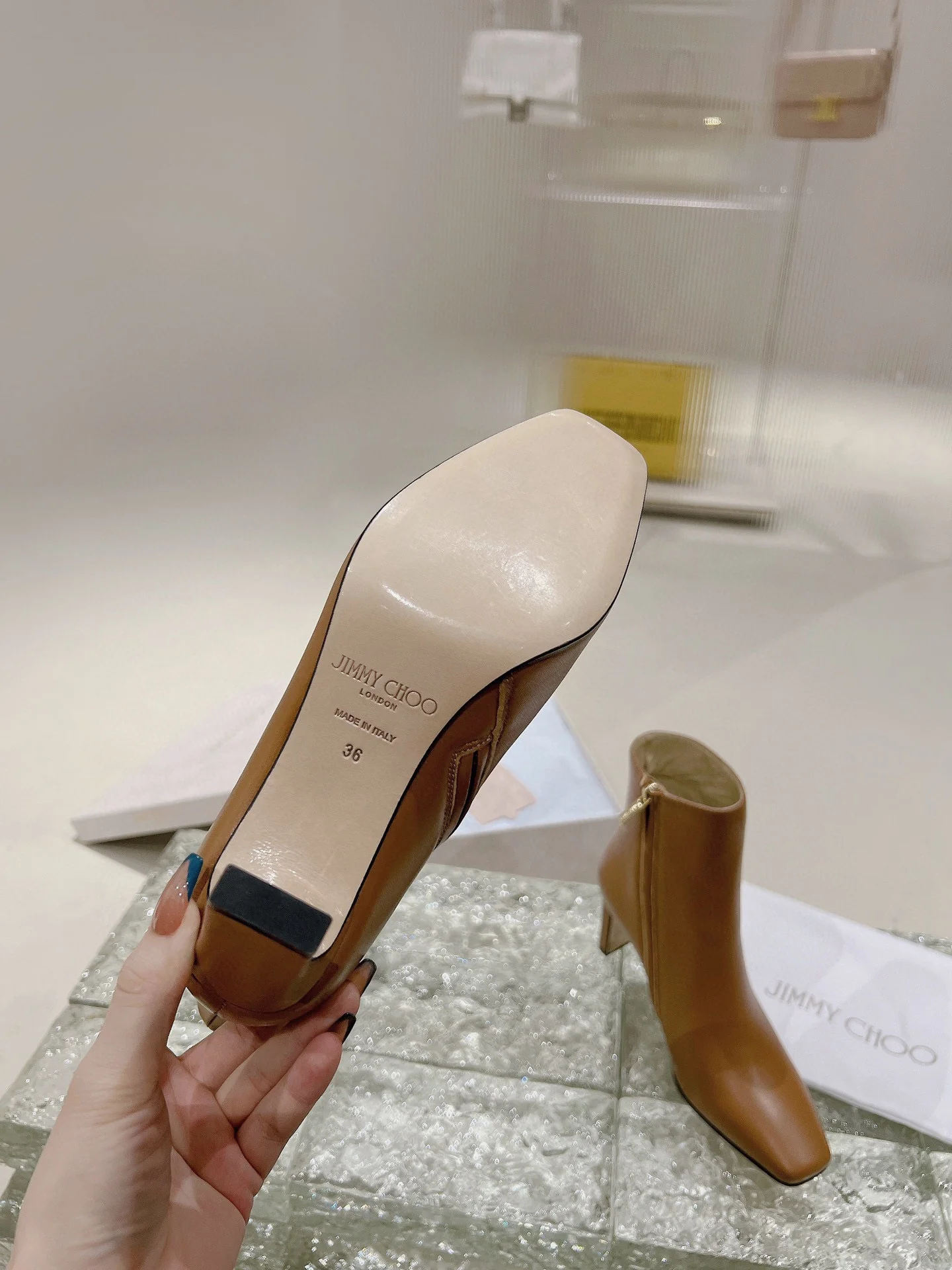 Ботильоны Jimmy JC Big Badge - 6-5 см