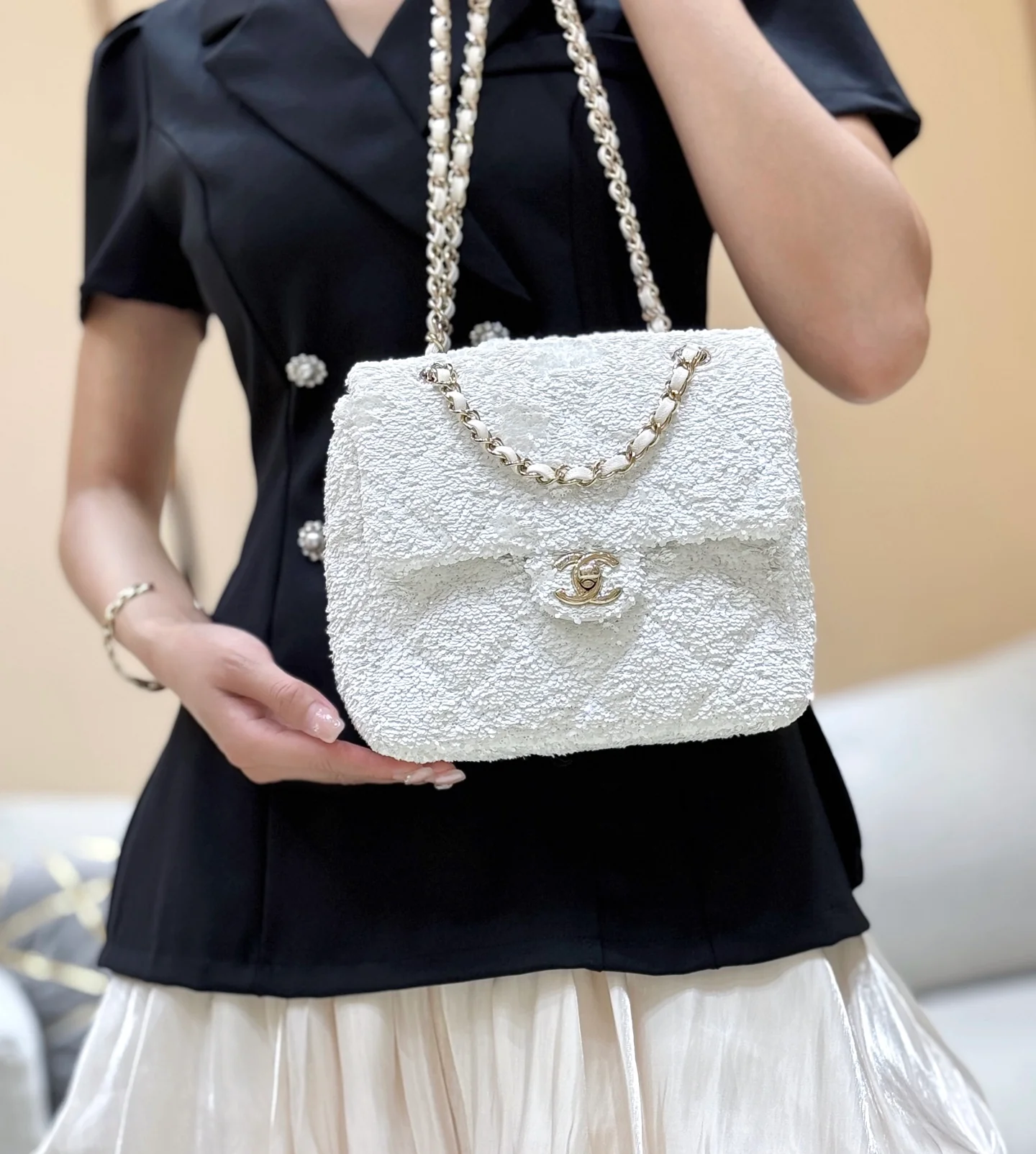 Предварительный показ осенне-зимней коллекции Chanel 25b - Двойной рюкзак с пайетками - Белый