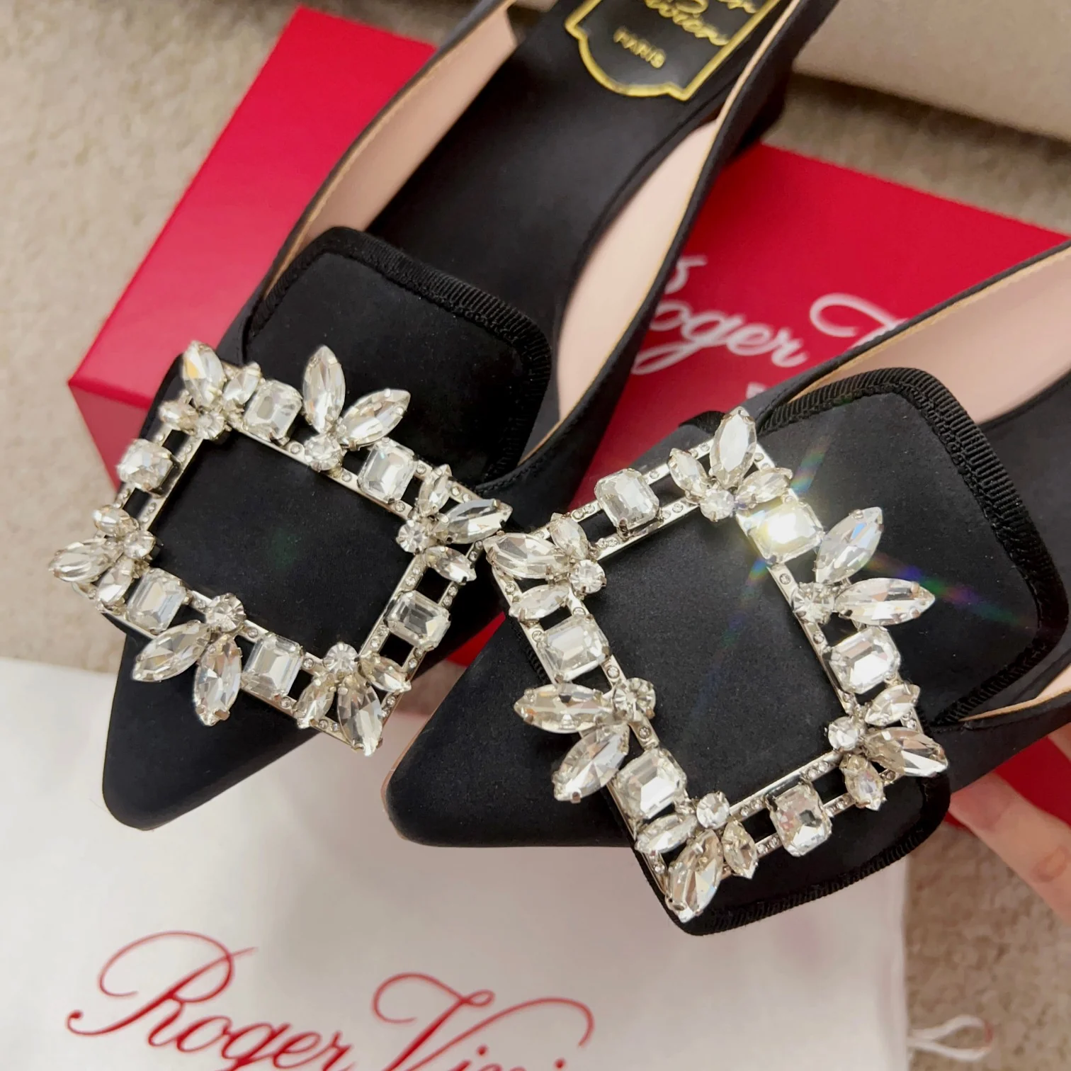 Обувь RV Shoes - Серия Versailles Garden - Сандалии с бриллиантовой пряжкой - Черные