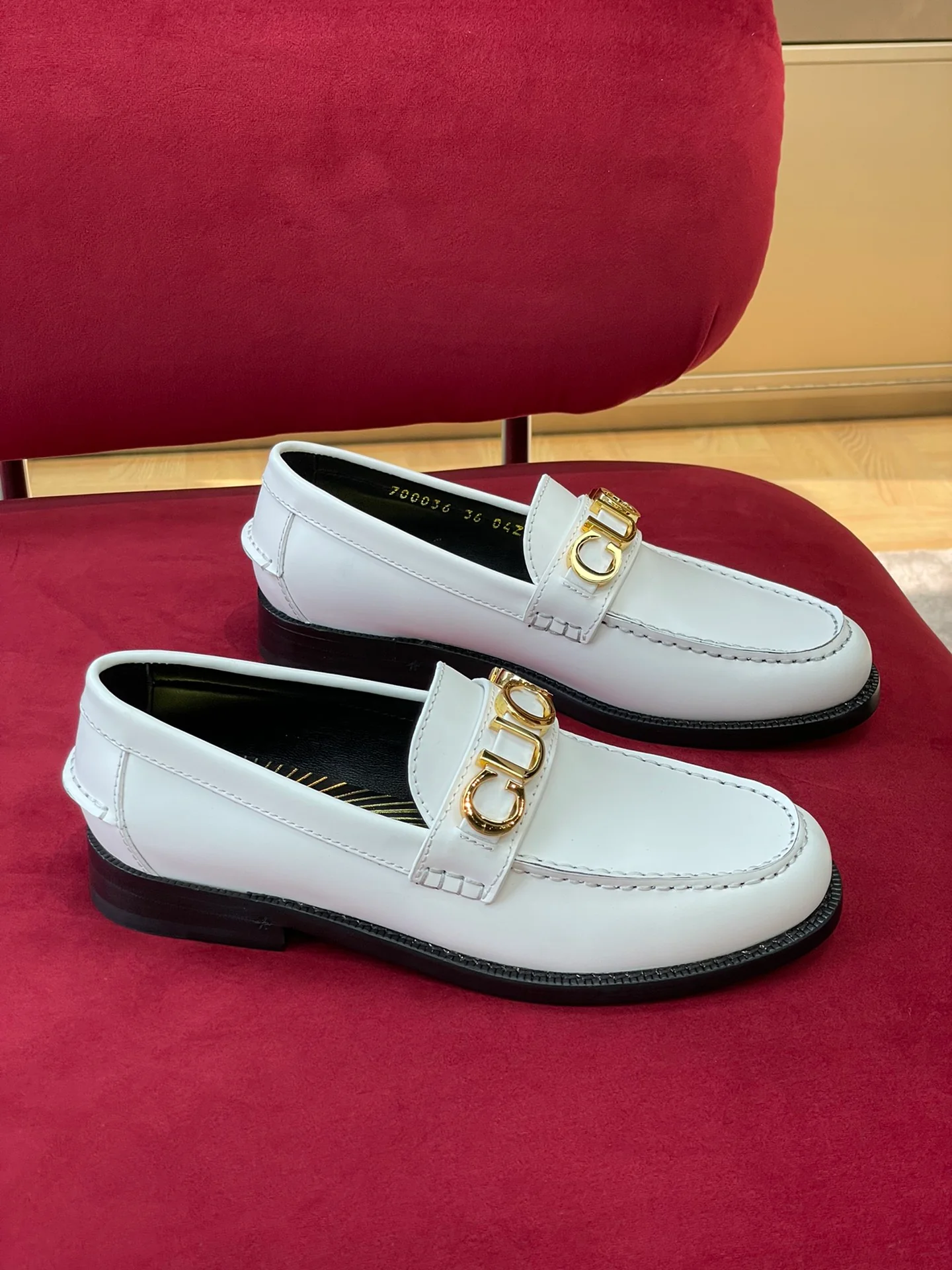 Новинка сезона осень/зима 2022 от Gucci - Лоферы - Белые