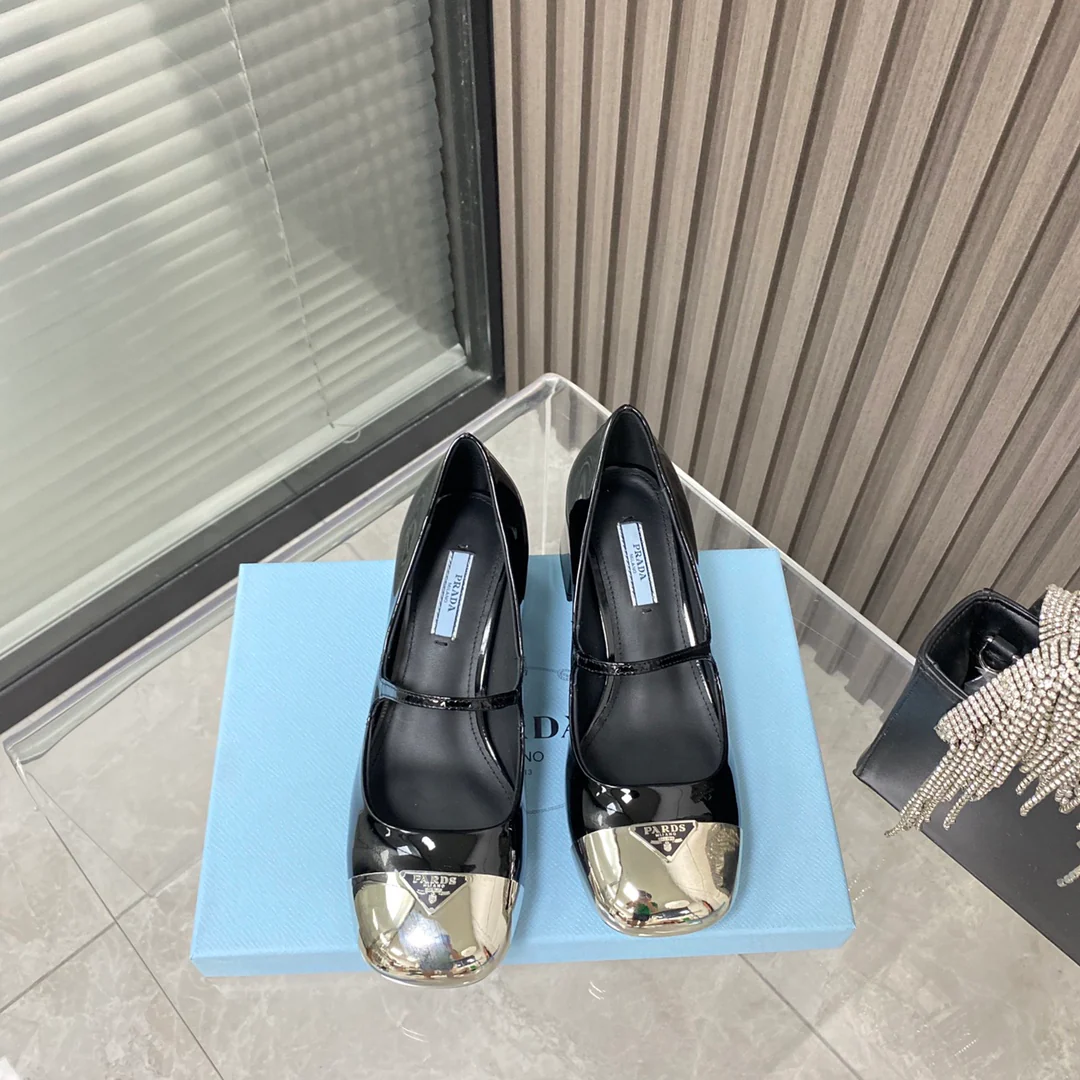 Новые поступления коллекции Prada весна/лето 2022 - Туфли Мэри Джейн - 1