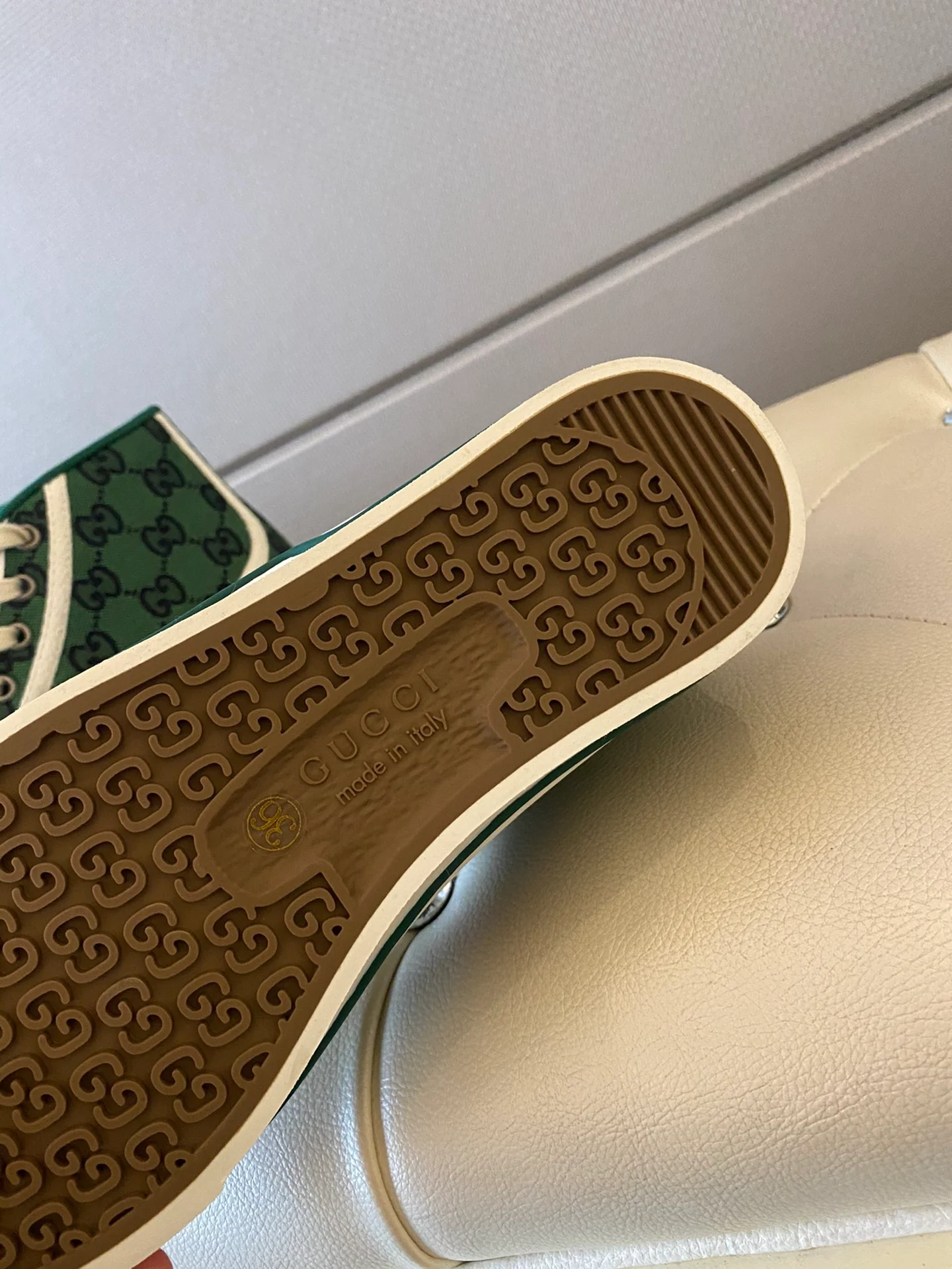 Высокие кеды Gucci с монограммой из канваса - 4