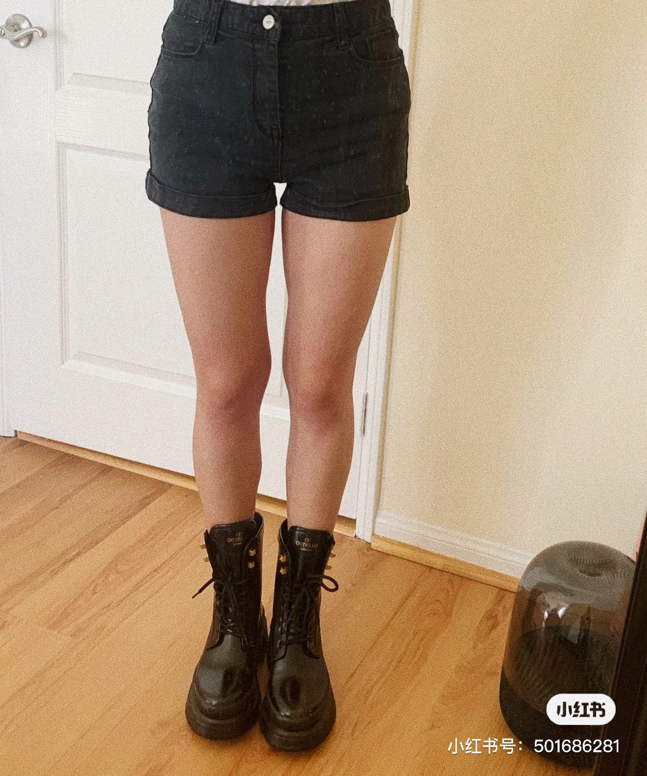 Новинка сезона осень/зима 2022 от Valentino - Ботинки Dr. Martens - 1