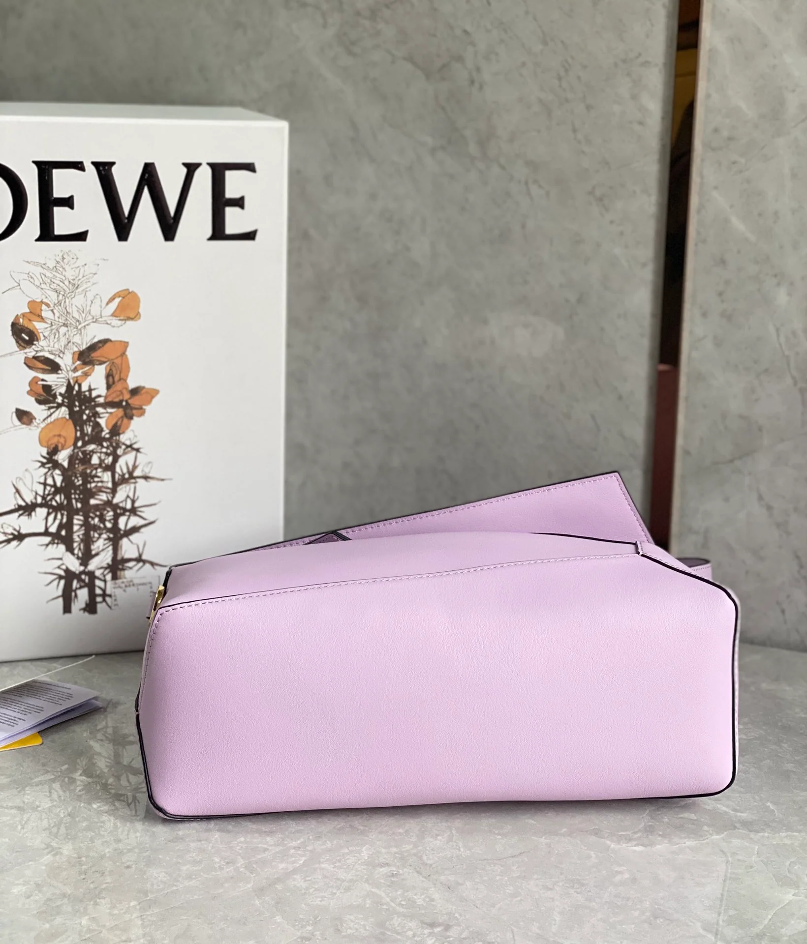 Сумка-хобо Loewe Puzzle, розовато-фиолетовая.