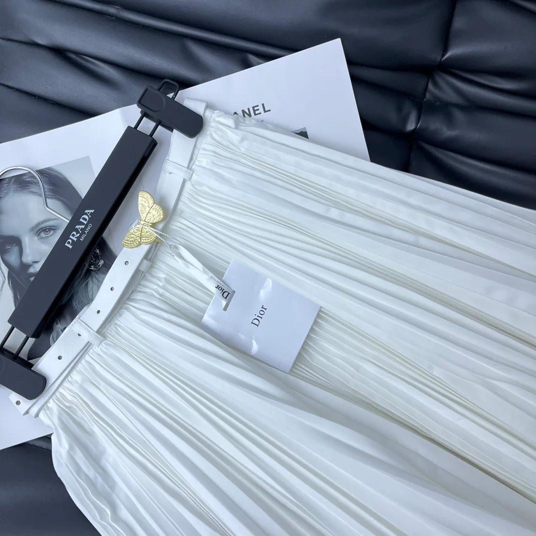 Dior - Новинка 2403-24: Макси-платье с плиссировкой и поясом - Белое